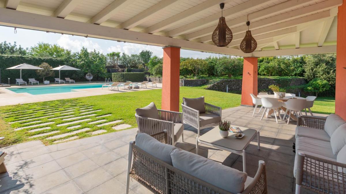 VILLA KIMIA 8, Emma Villas view 4