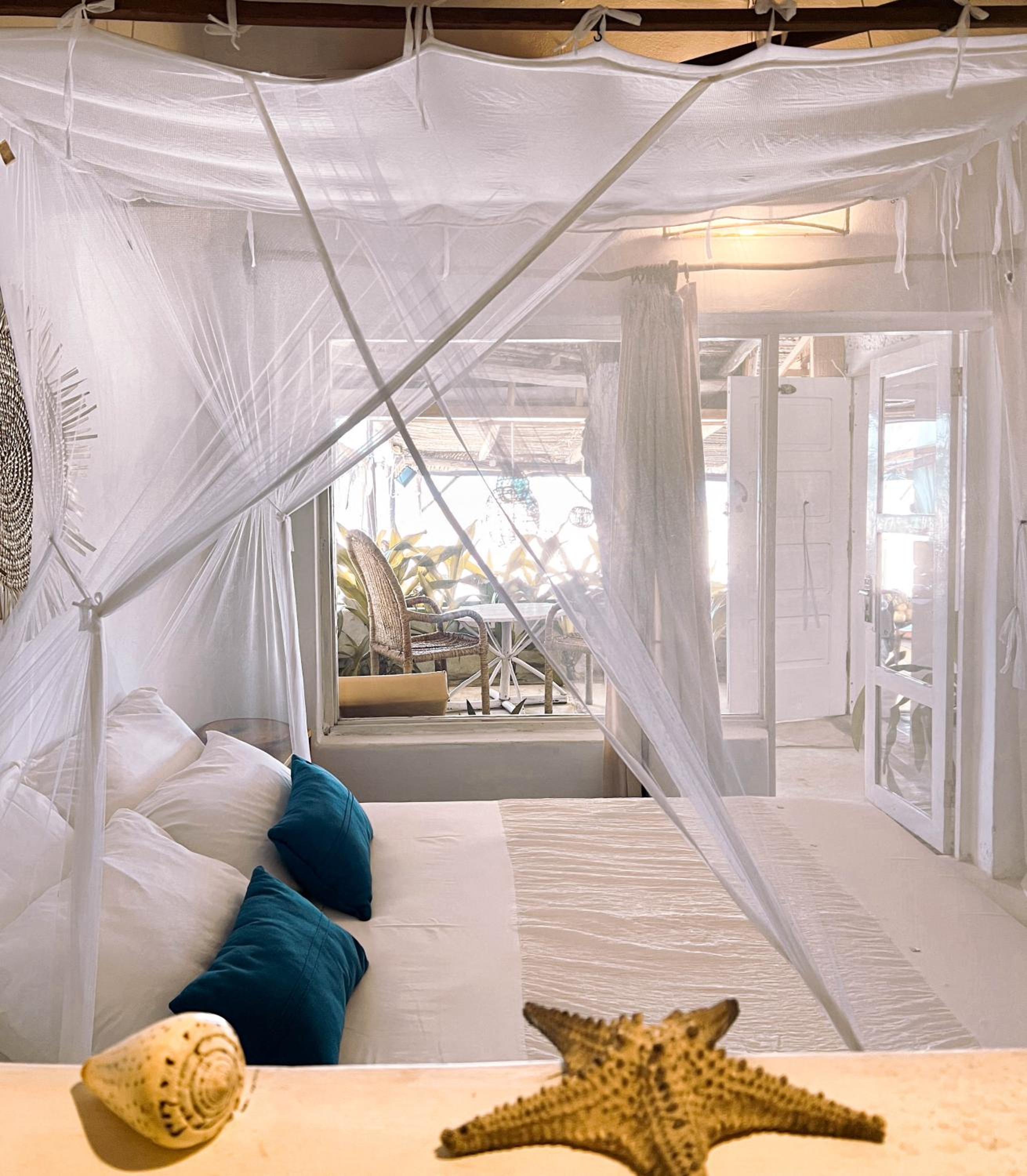 Casa na Praia Tofo- beach front hotel