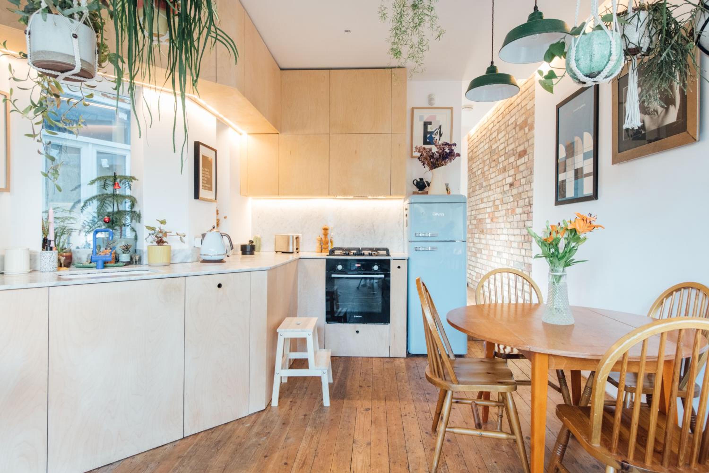 Stylish 2 Bedroom Flat with a Private Sauna view 2