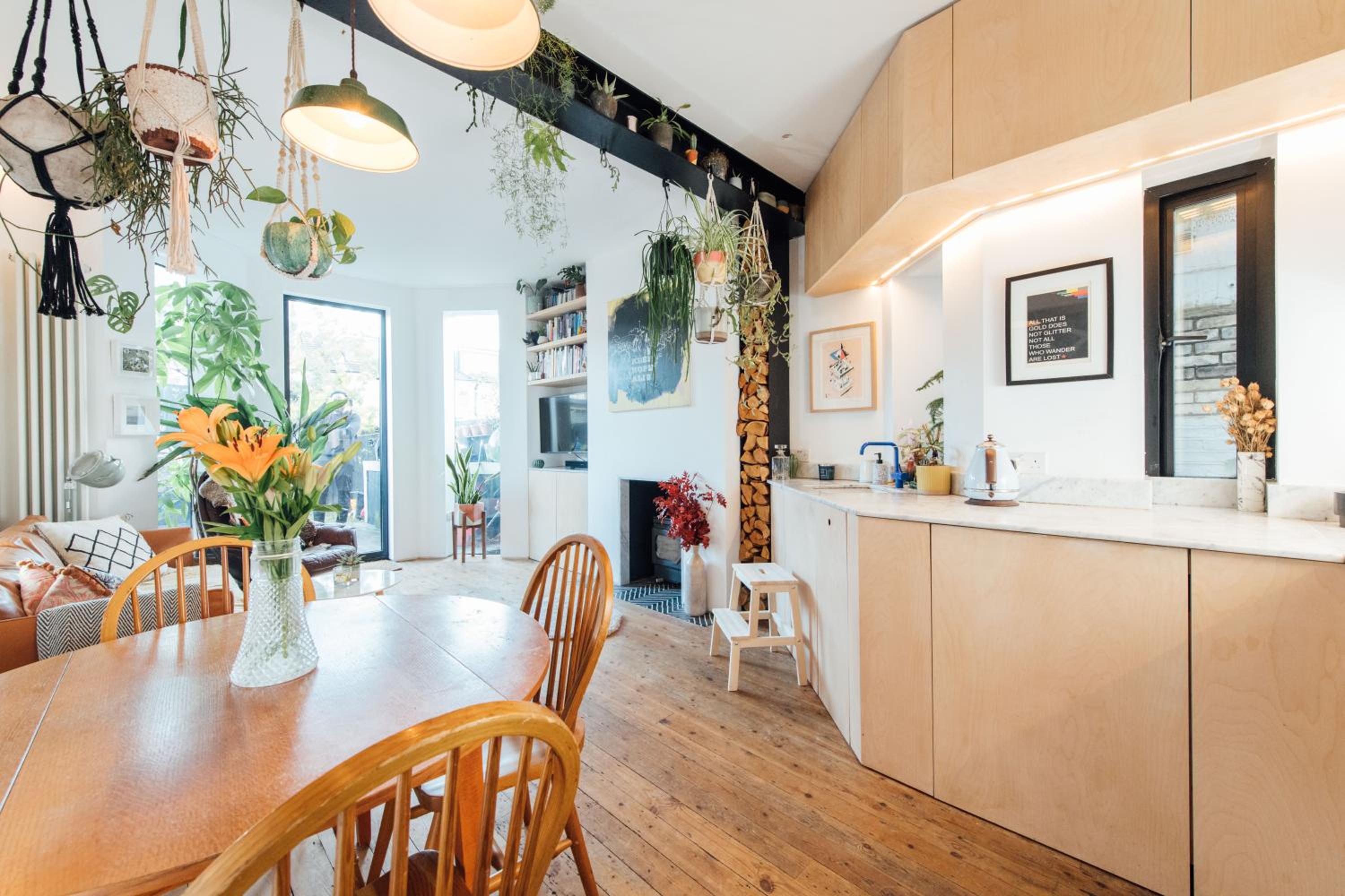 Stylish 2 Bedroom Flat with a Private Sauna view 3