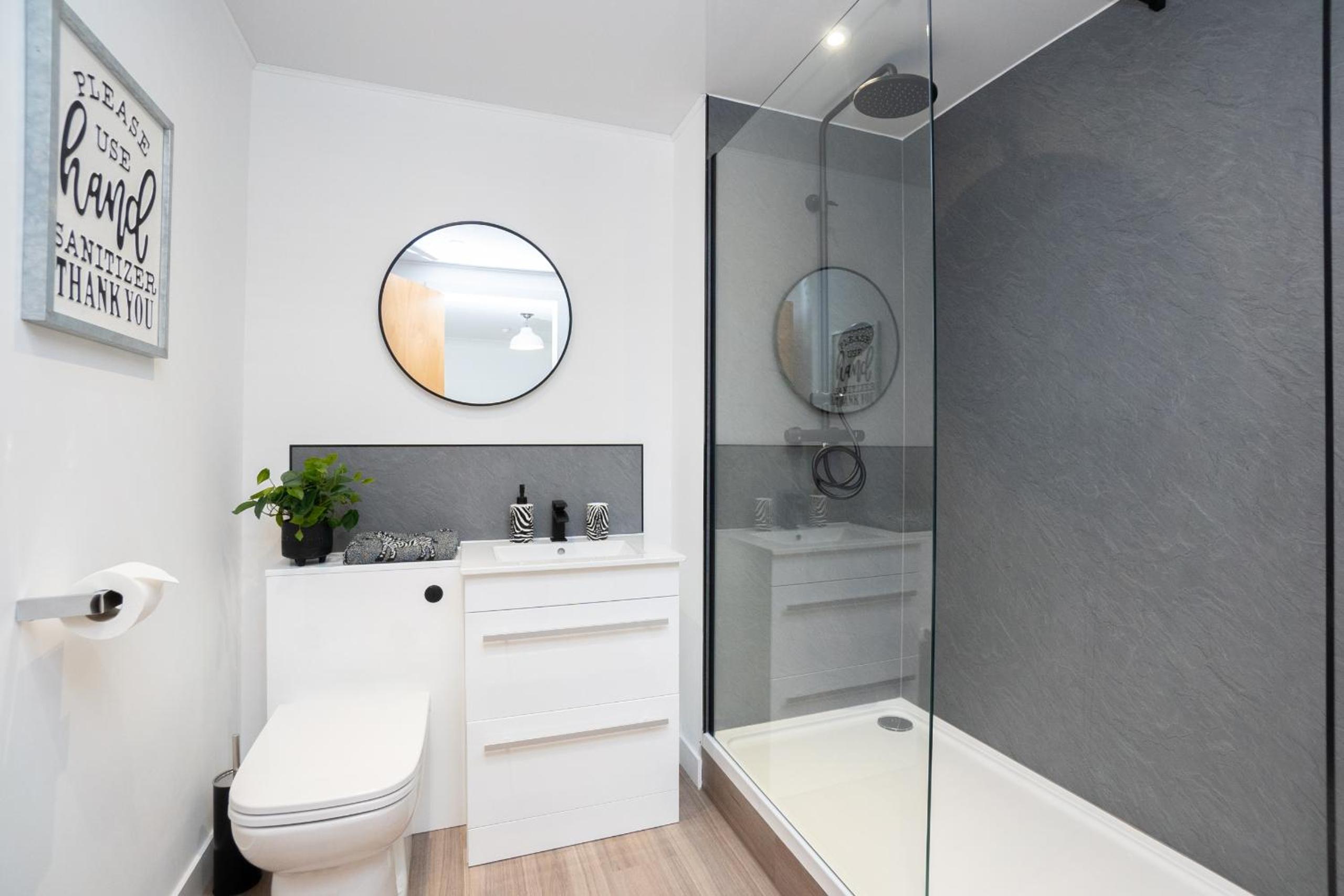 Panacotta House - SJA Stays - Modern 1 Bed Apartment view 3