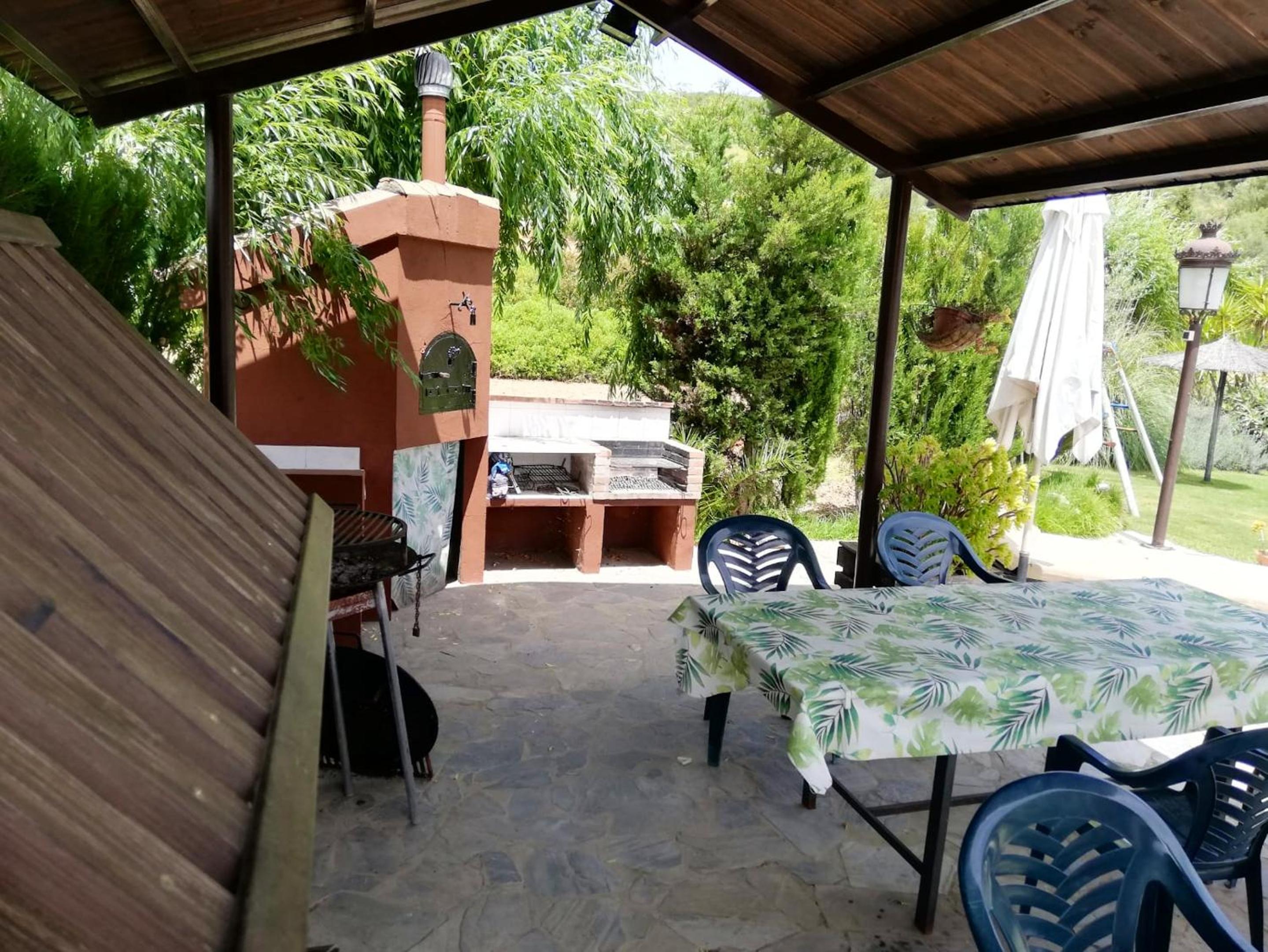 Spacious Villa with Private Pool, Mountain View, in Ubriquea