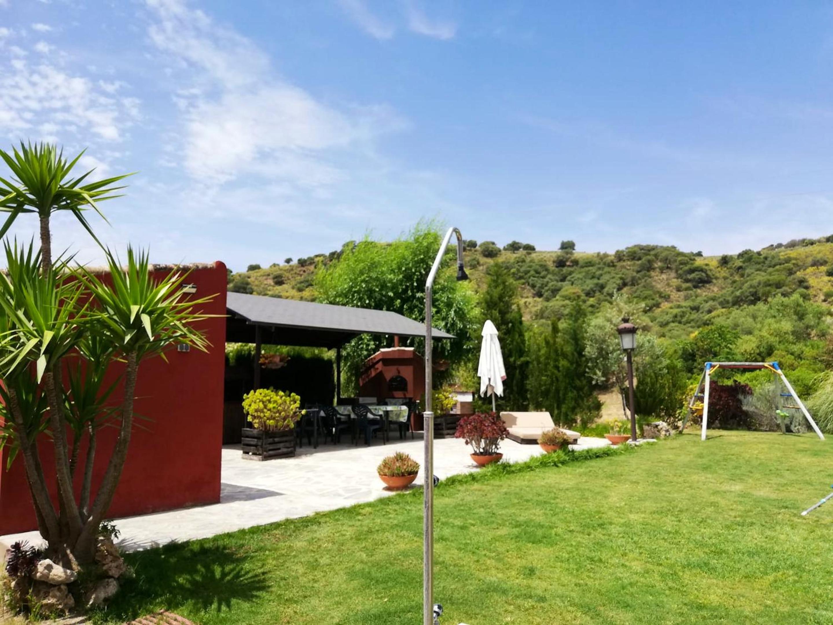 Spacious Villa with Private Pool, Mountain View, in Ubriquea