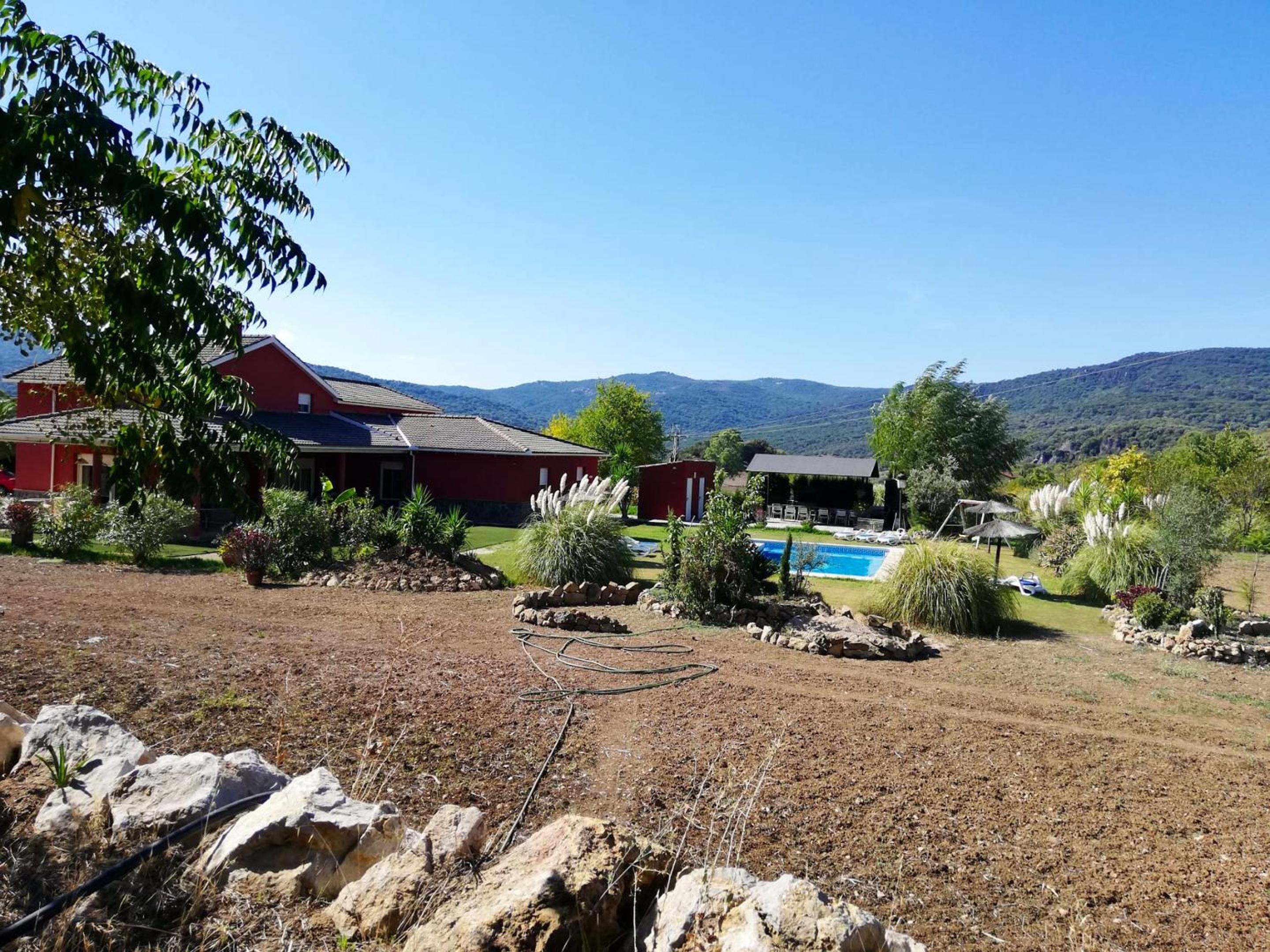 Spacious Villa with Private Pool, Mountain View, in Ubriquea