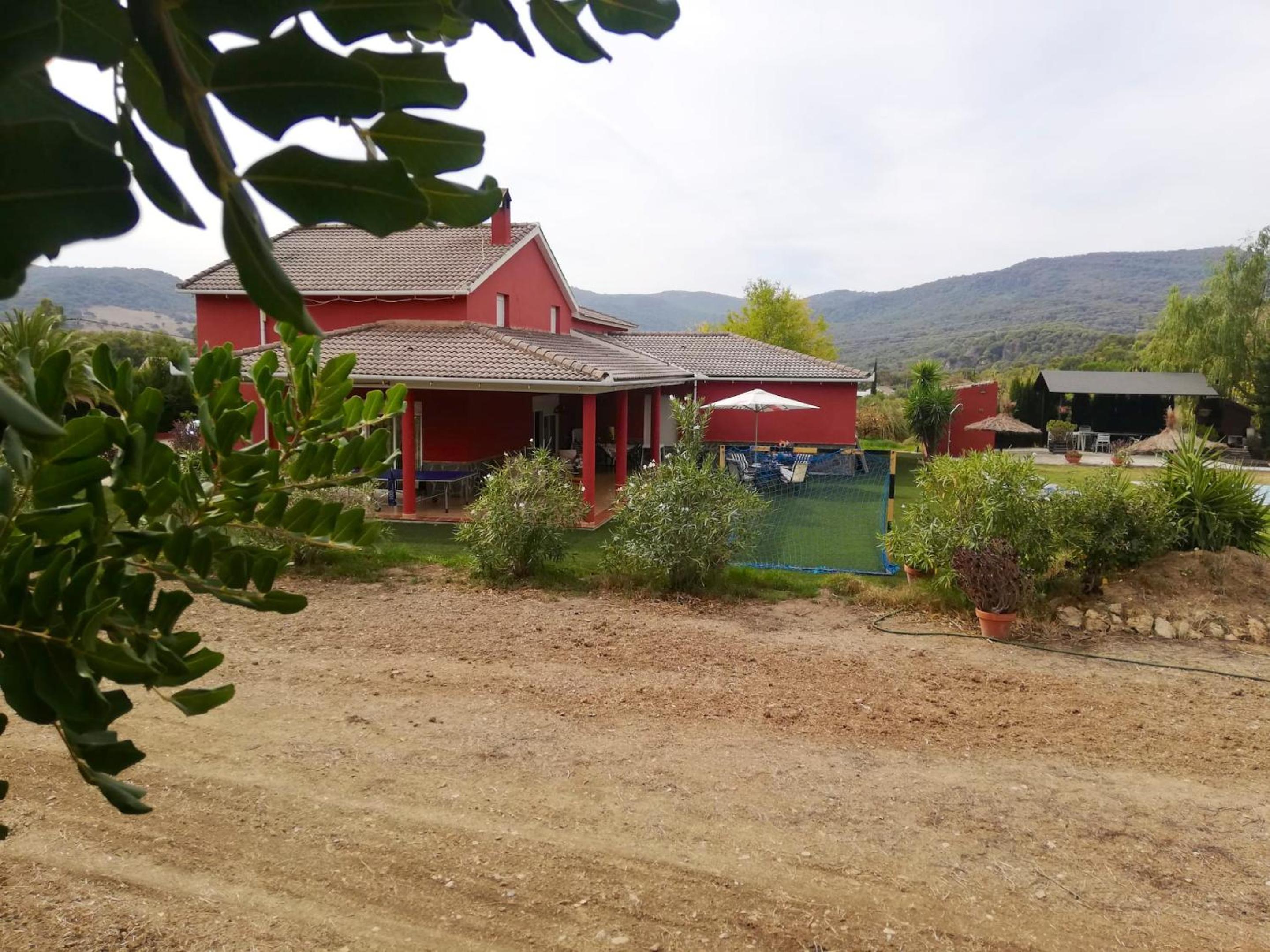 Spacious Villa with Private Pool, Mountain View, in Ubriquea