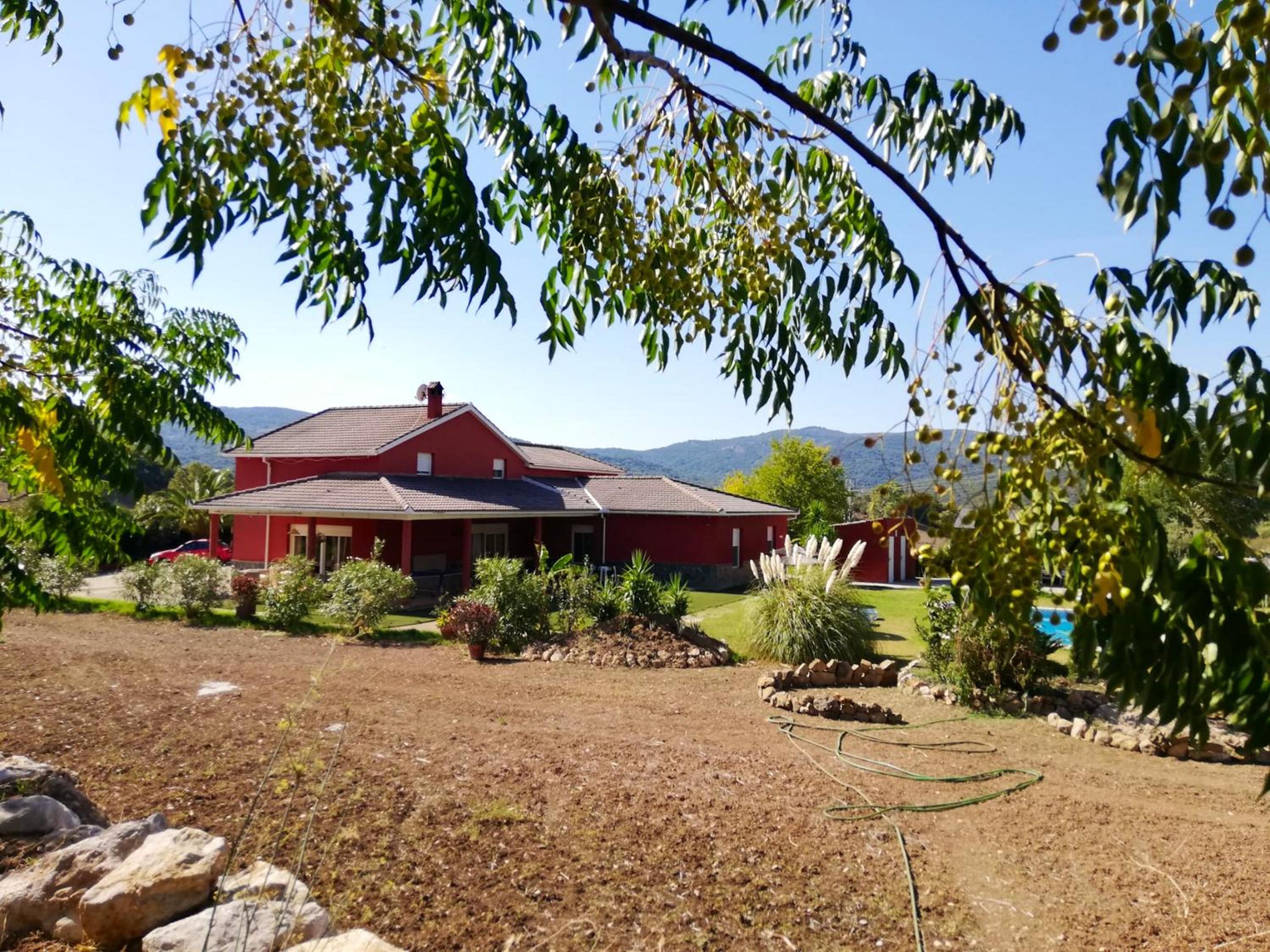 Spacious Villa with Private Pool, Mountain View, in Ubriquea