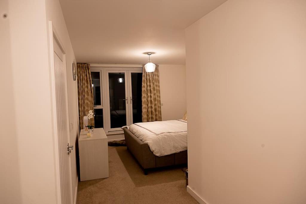 Exquisite cozy house, close to Train Station and amenities