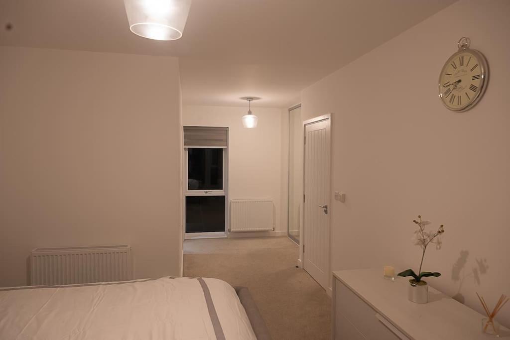 Exquisite cozy house, close to Train Station and amenities