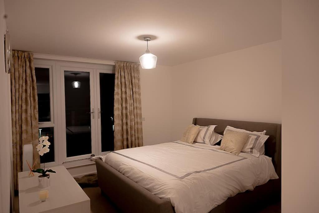 Exquisite cozy house, close to Train Station and amenities