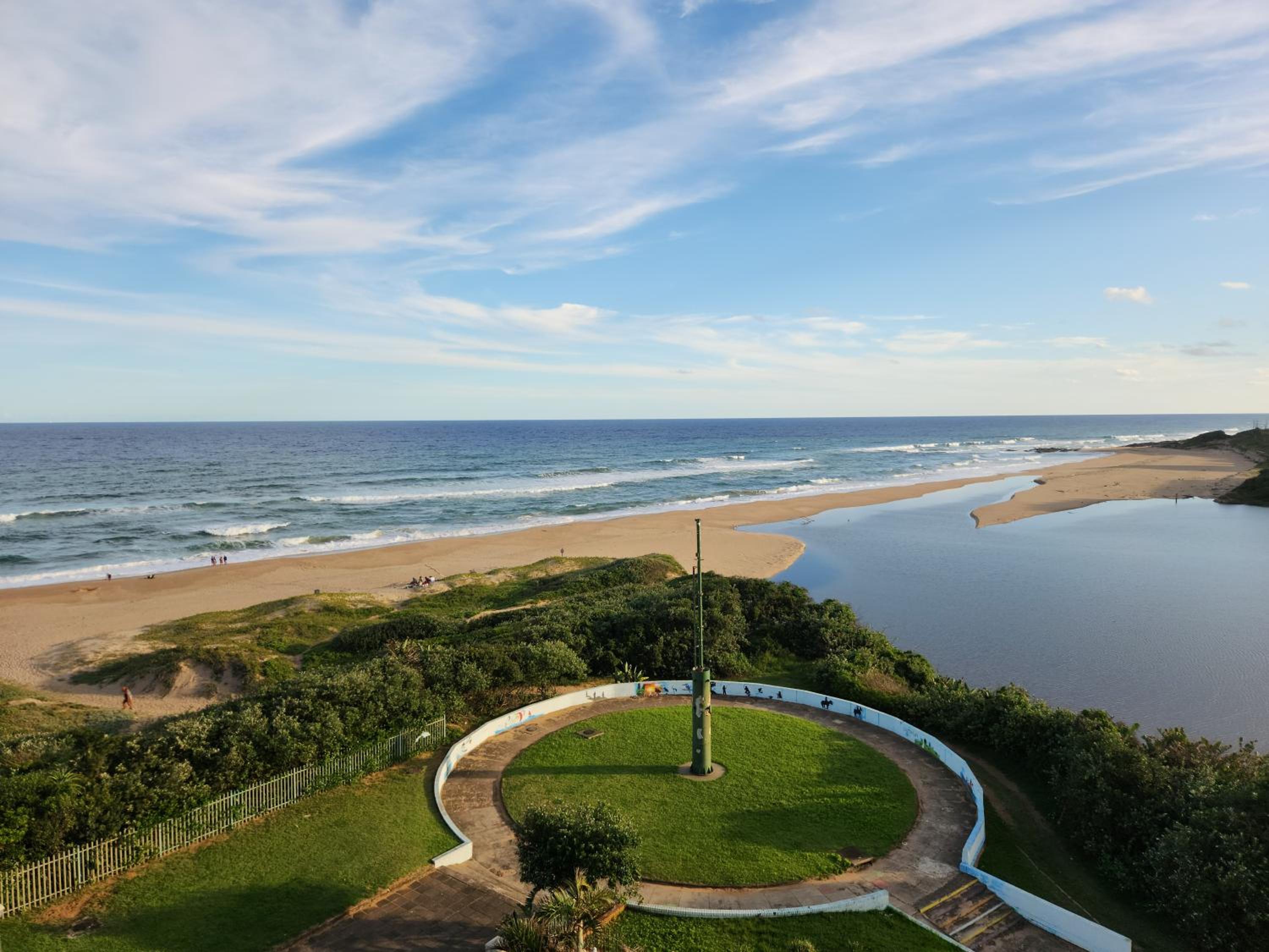 Beachside 3 bed apartment with stunning seaviews view 3