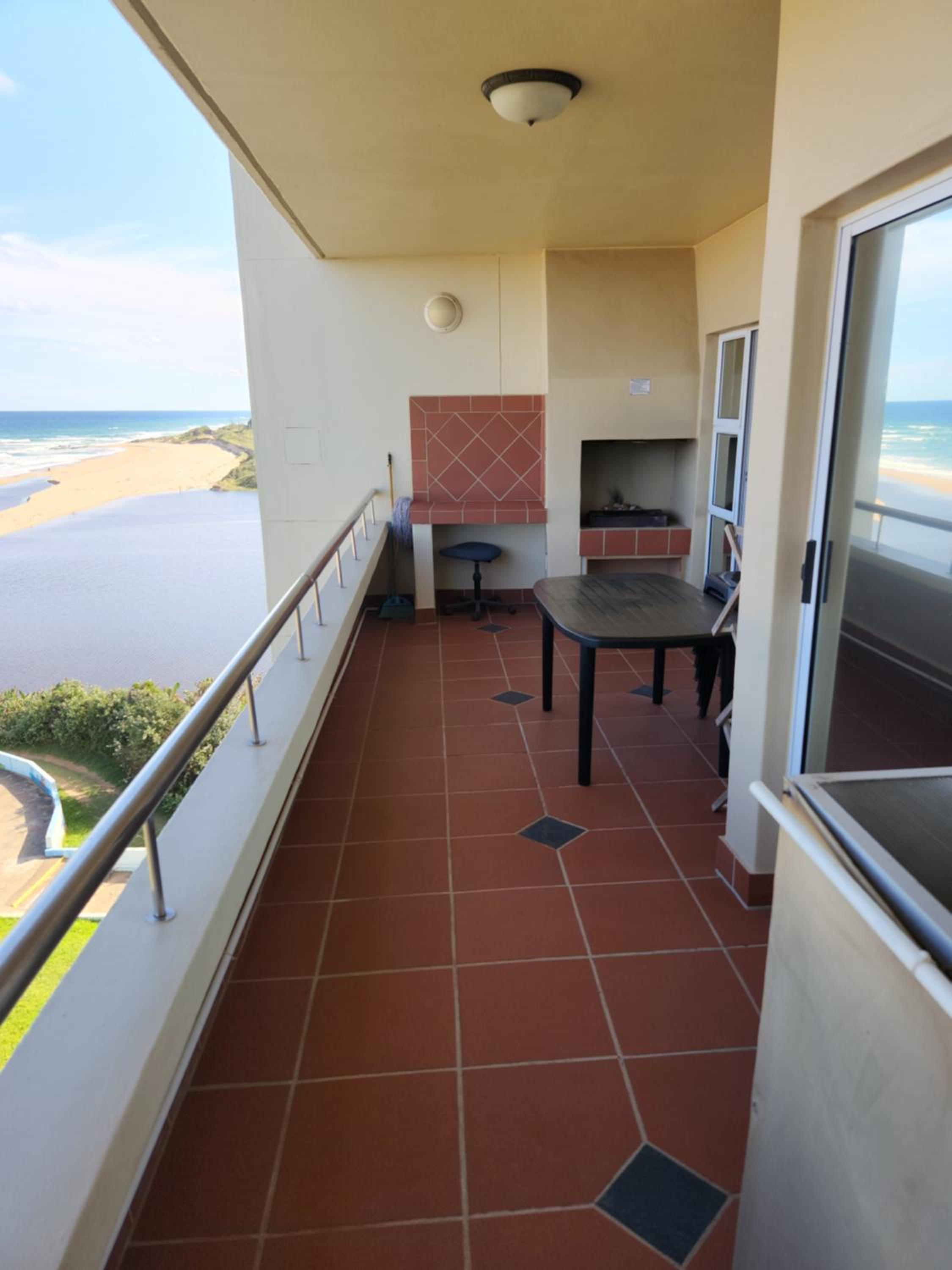 Beachside 3 bed apartment with stunning seaviews view 5