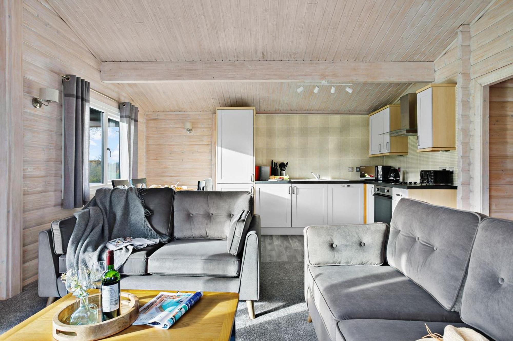 Chestnut, 6 Fingle Glen Lodges - Hot Tub - Free Parking & WiFi - Pets view 5