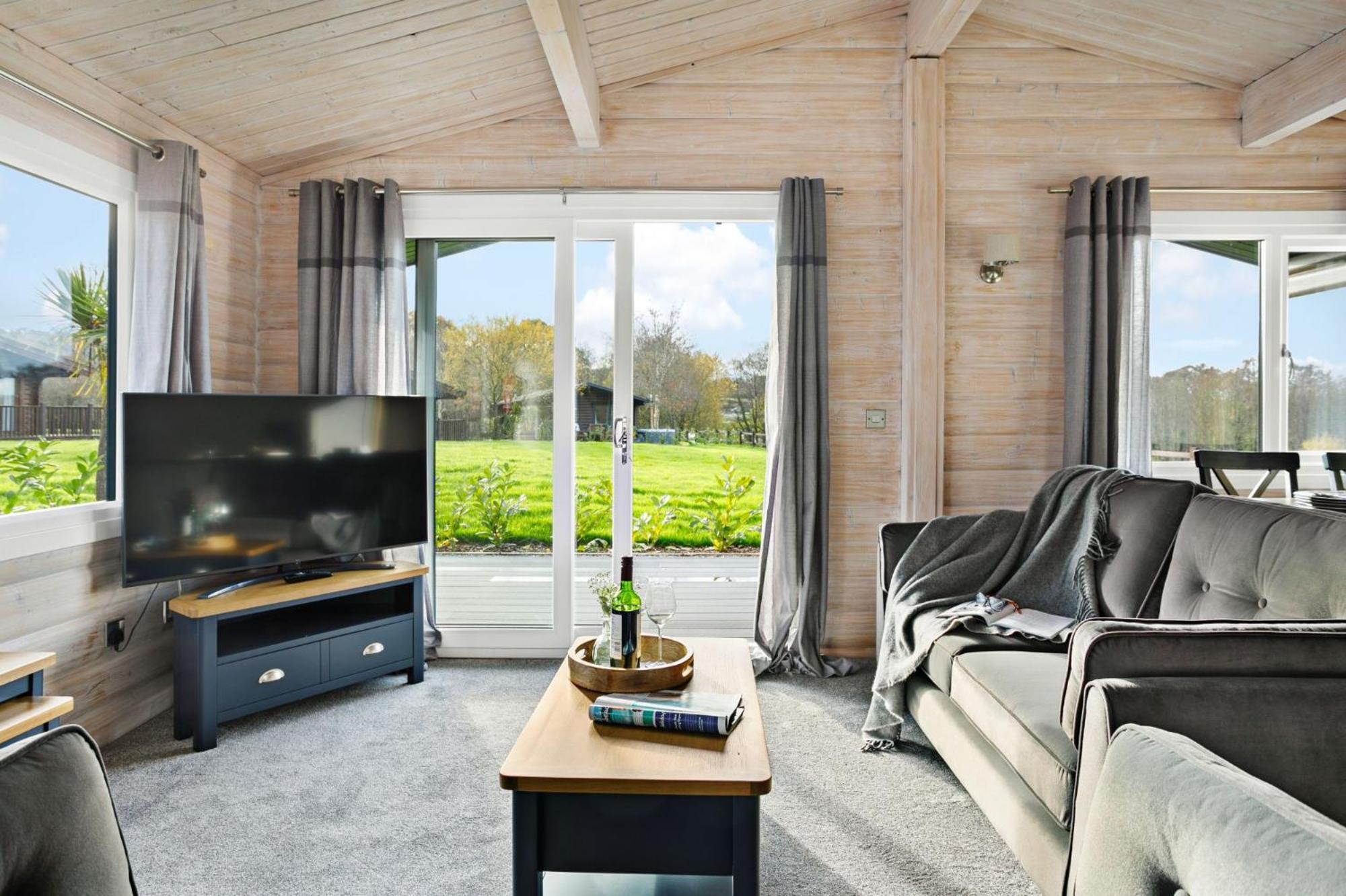 Chestnut, 6 Fingle Glen Lodges - Hot Tub - Free Parking & WiFi - Pets view 2
