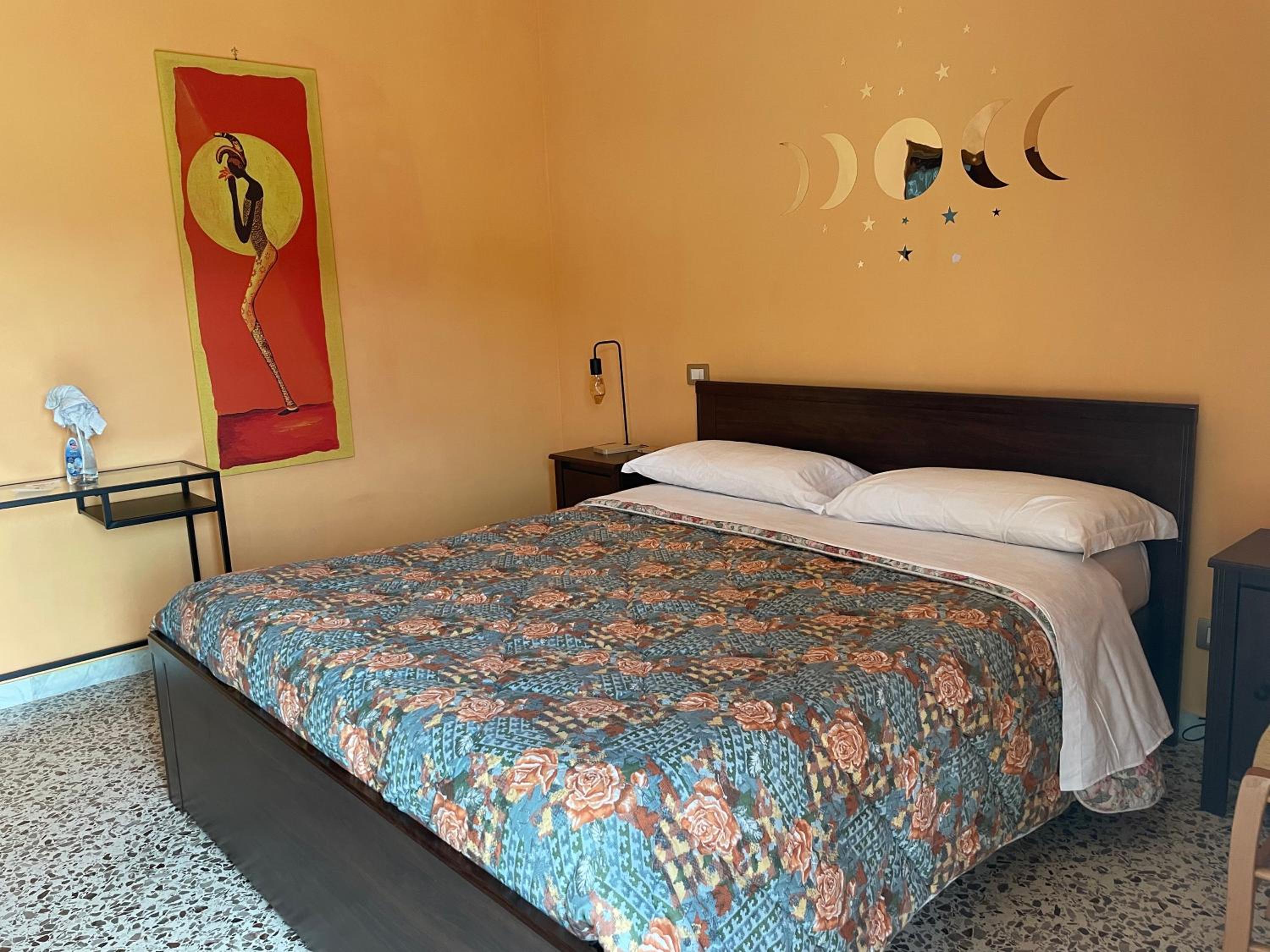 Mezzaluna Guest House