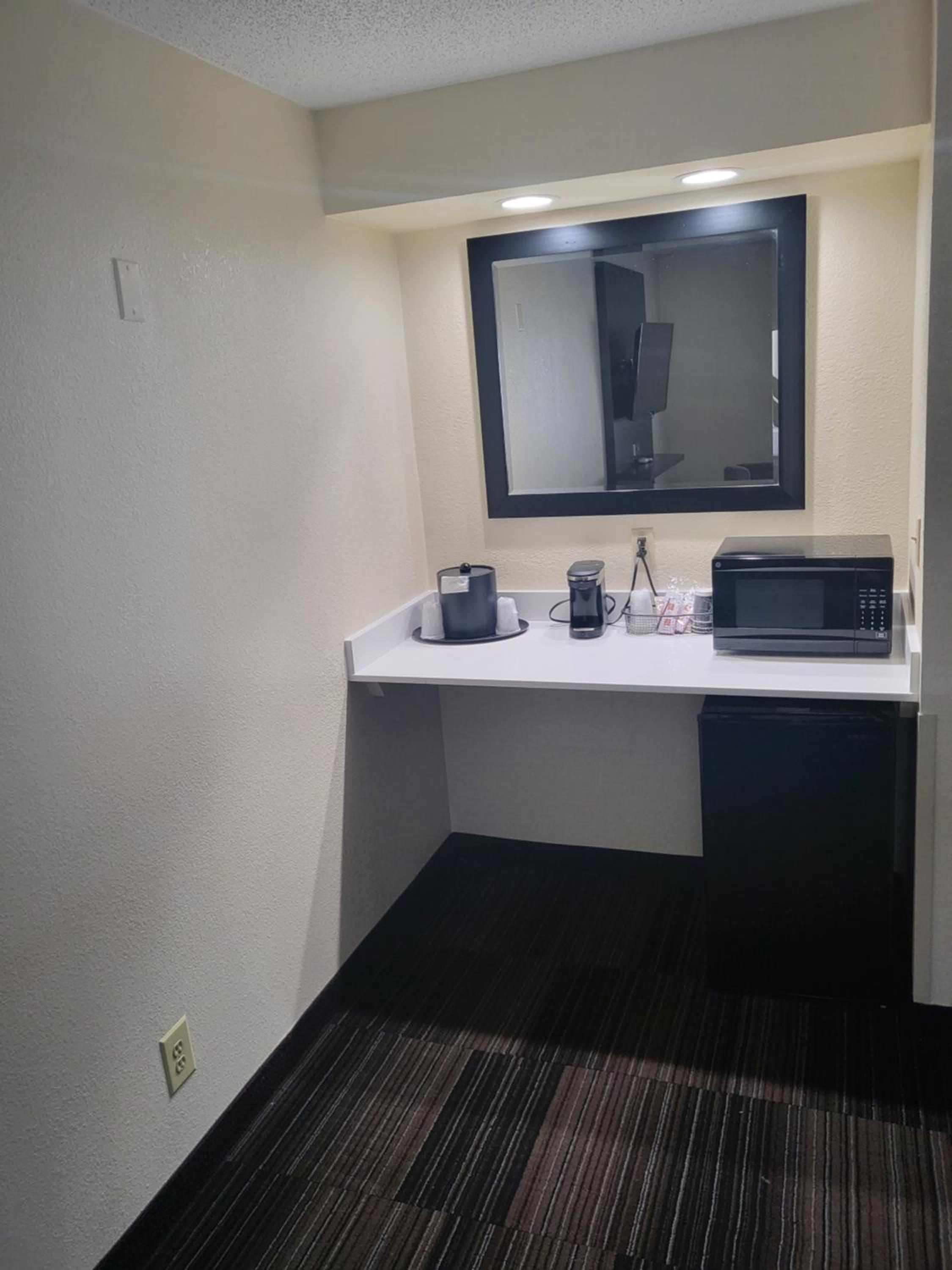 Club Hotel Nashville Inn Suites - Property Image 23