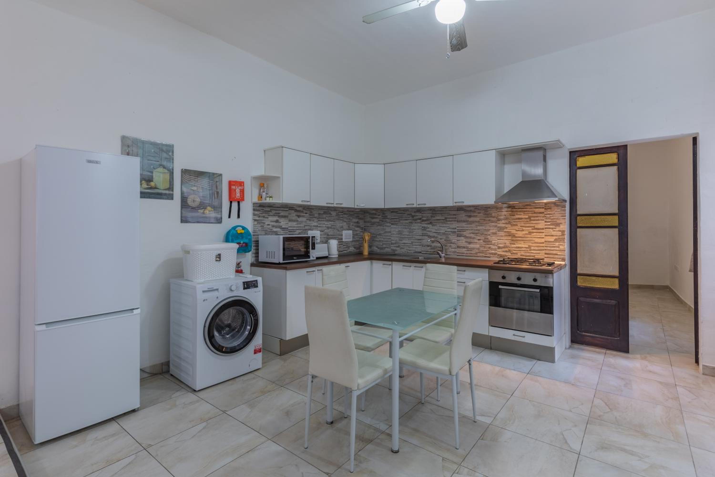 Apartment in Three Cities Near Valletta Ferry view 3