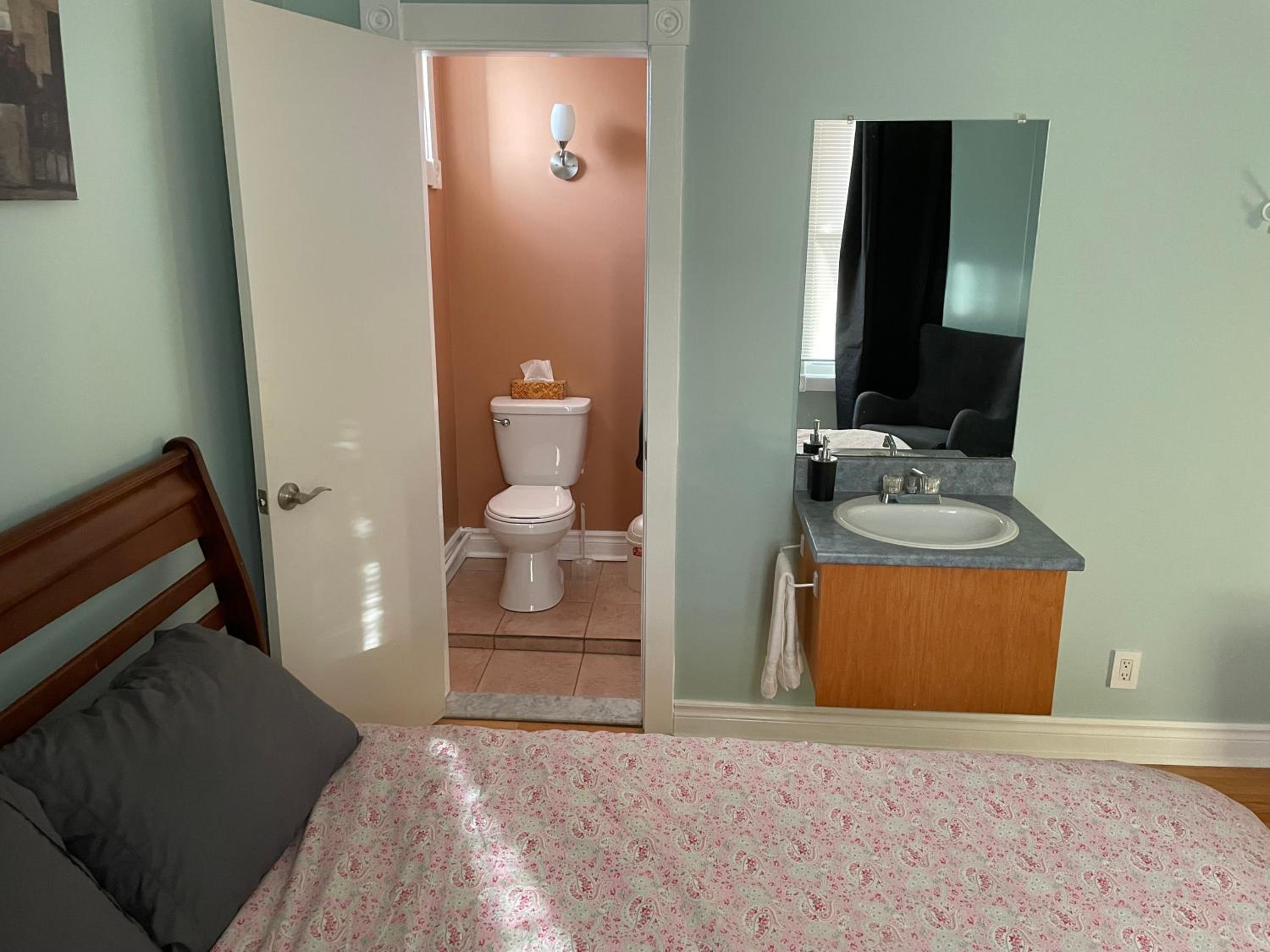 Trois-rivieres Vacations - Auberge du Monde - Property Image 3