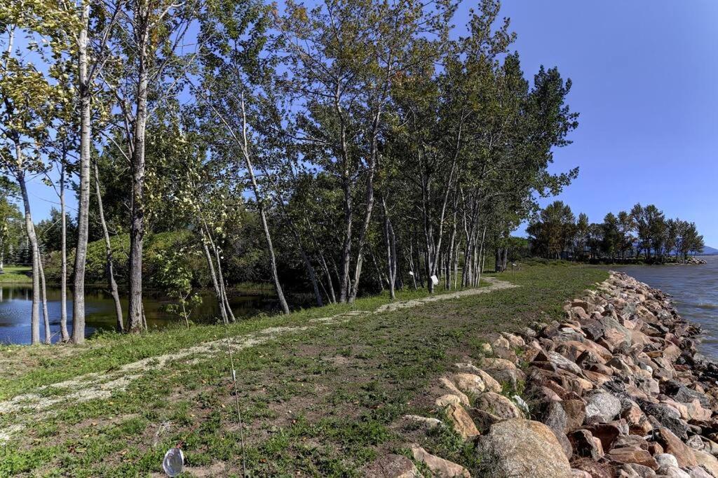 Nouveau - Bord de fleuve, Mont Sainte-Anne et + !