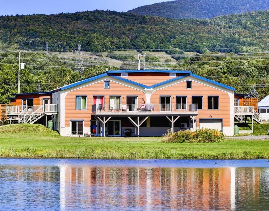 Nouveau - Bord de fleuve, Mont Sainte-Anne et + !