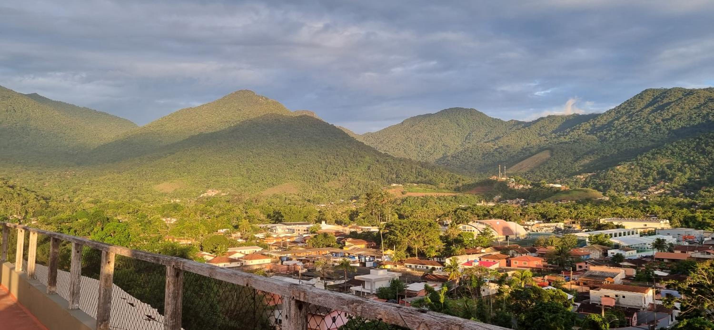 Suite completa Ilhabela - com varanda e vista panorâmica