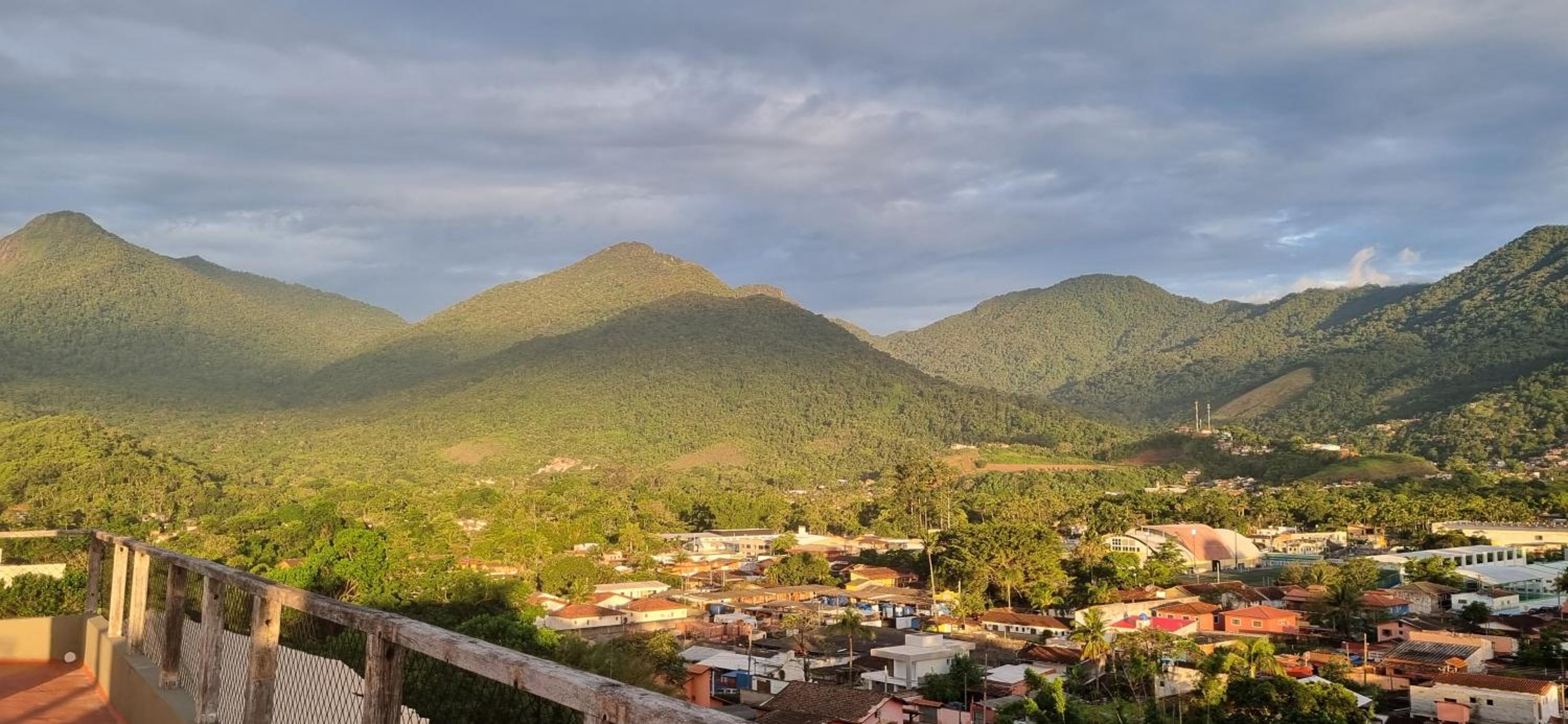 Suite completa Ilhabela - com varanda e vista panorâmica