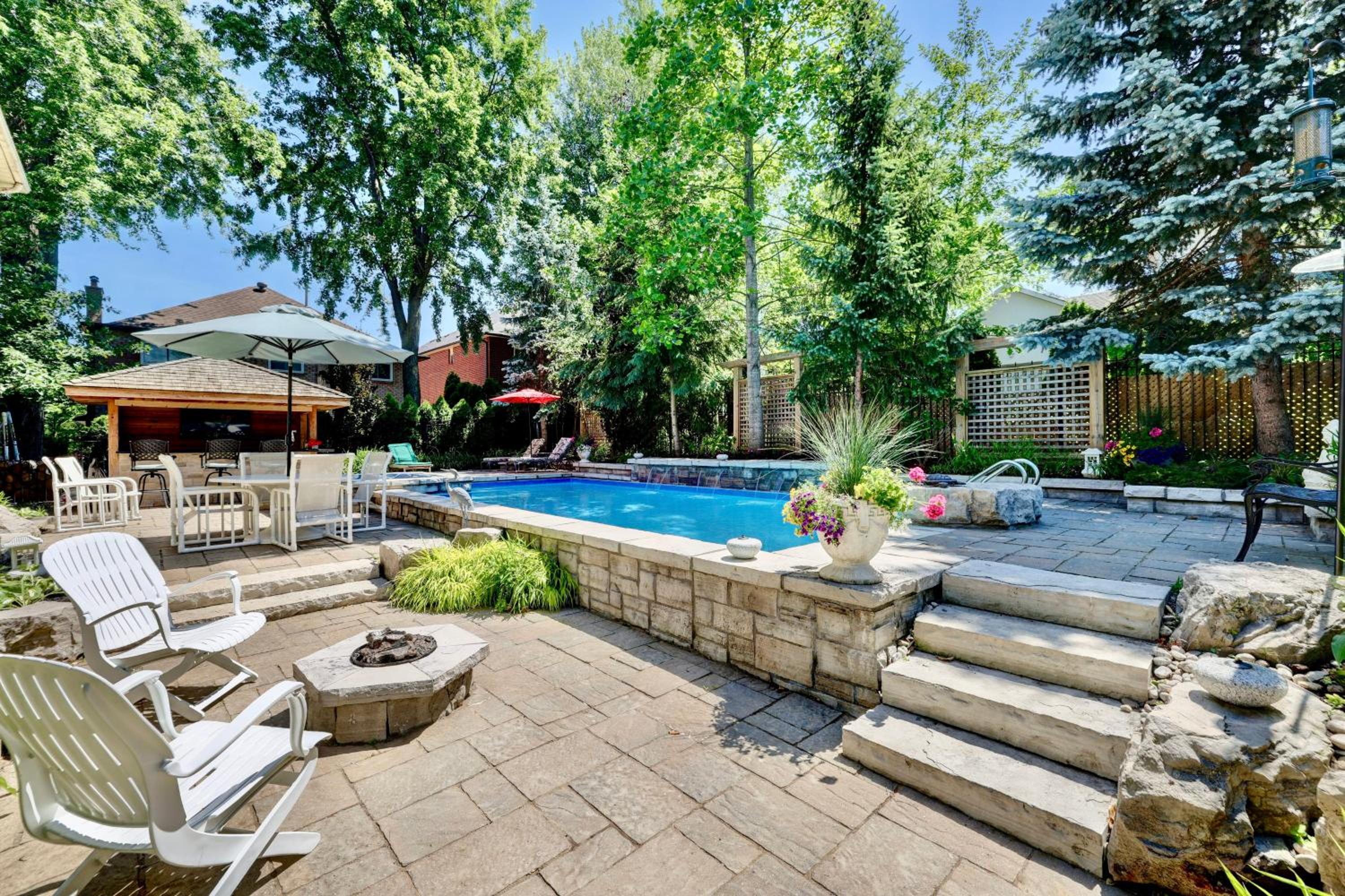 Cheerful 7 bedrooms Villa with Hot tub & Pool.