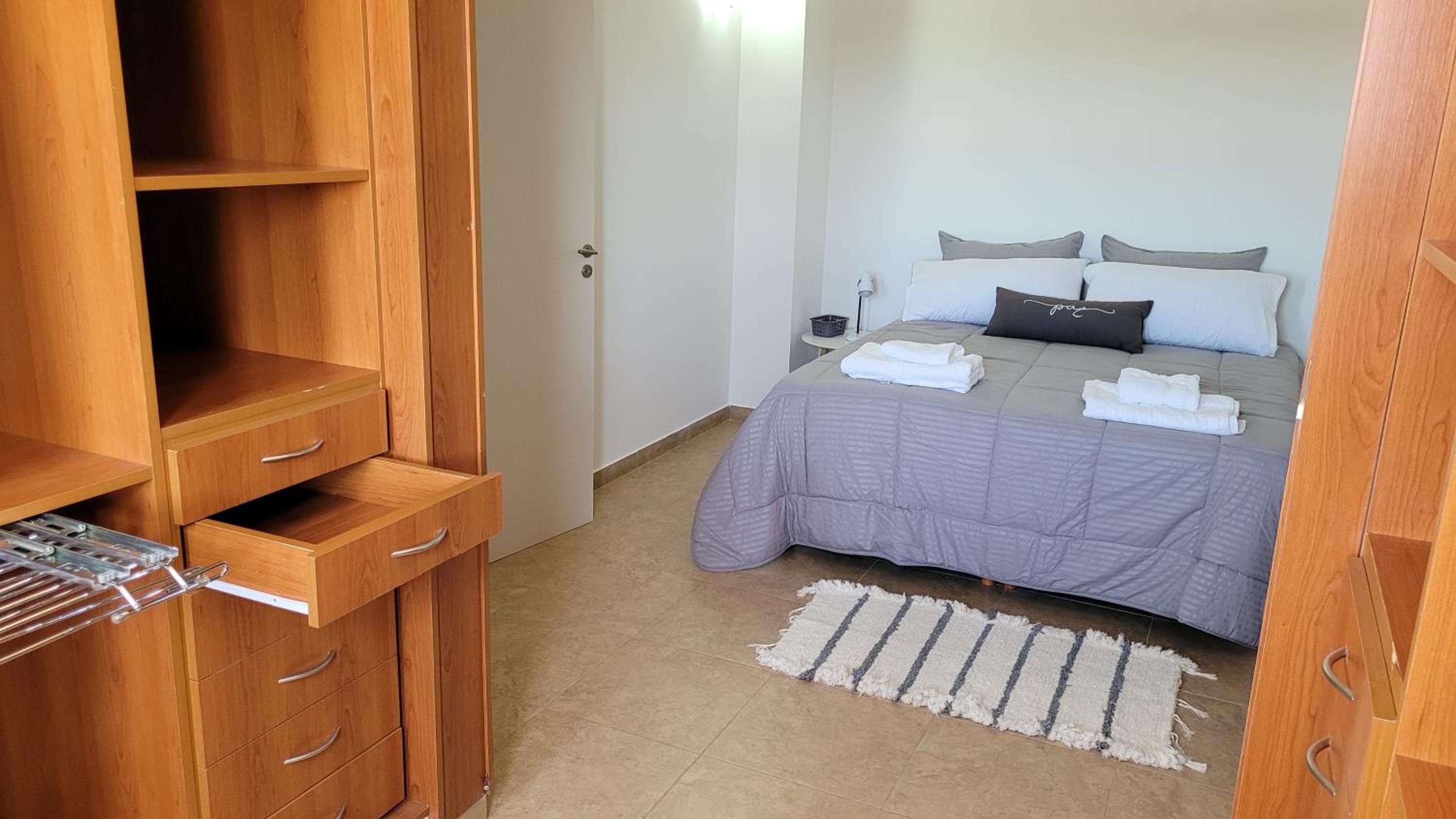 Linea Recta Sur- Huemul, departamento amplio, de 3 dormitorios a pasos del mar