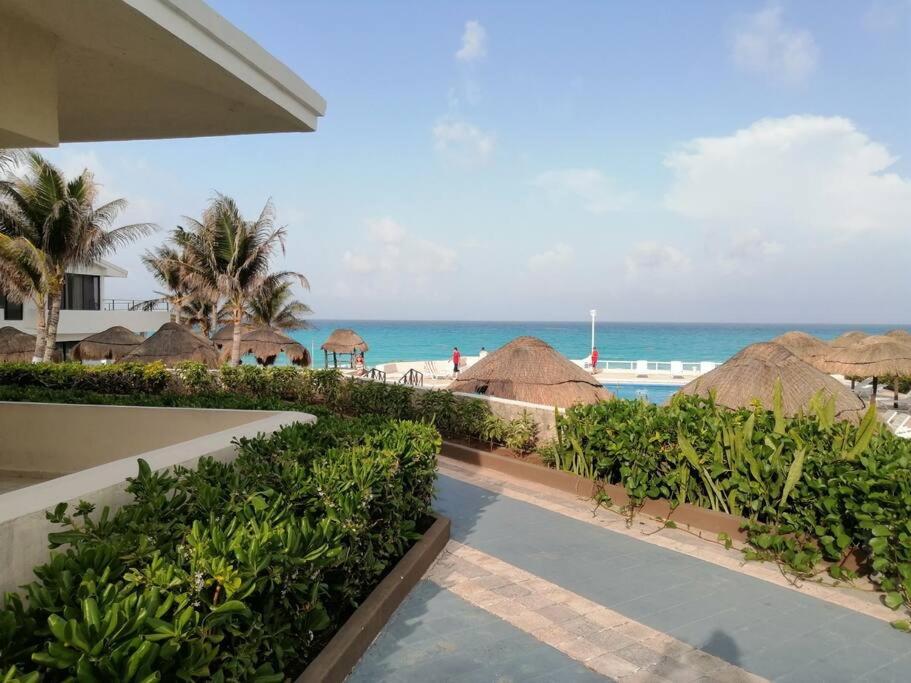 Confortable depa en condominio Frente al Mar!