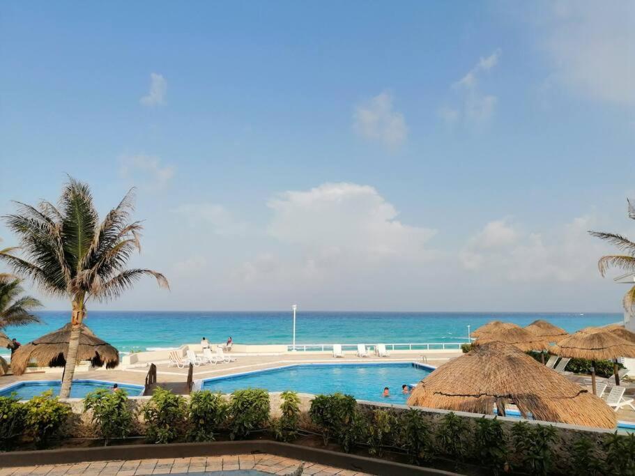Confortable depa en condominio Frente al Mar!