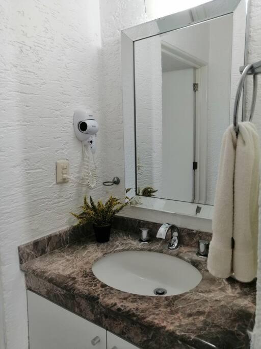 Confortable depa en condominio Frente al Mar!