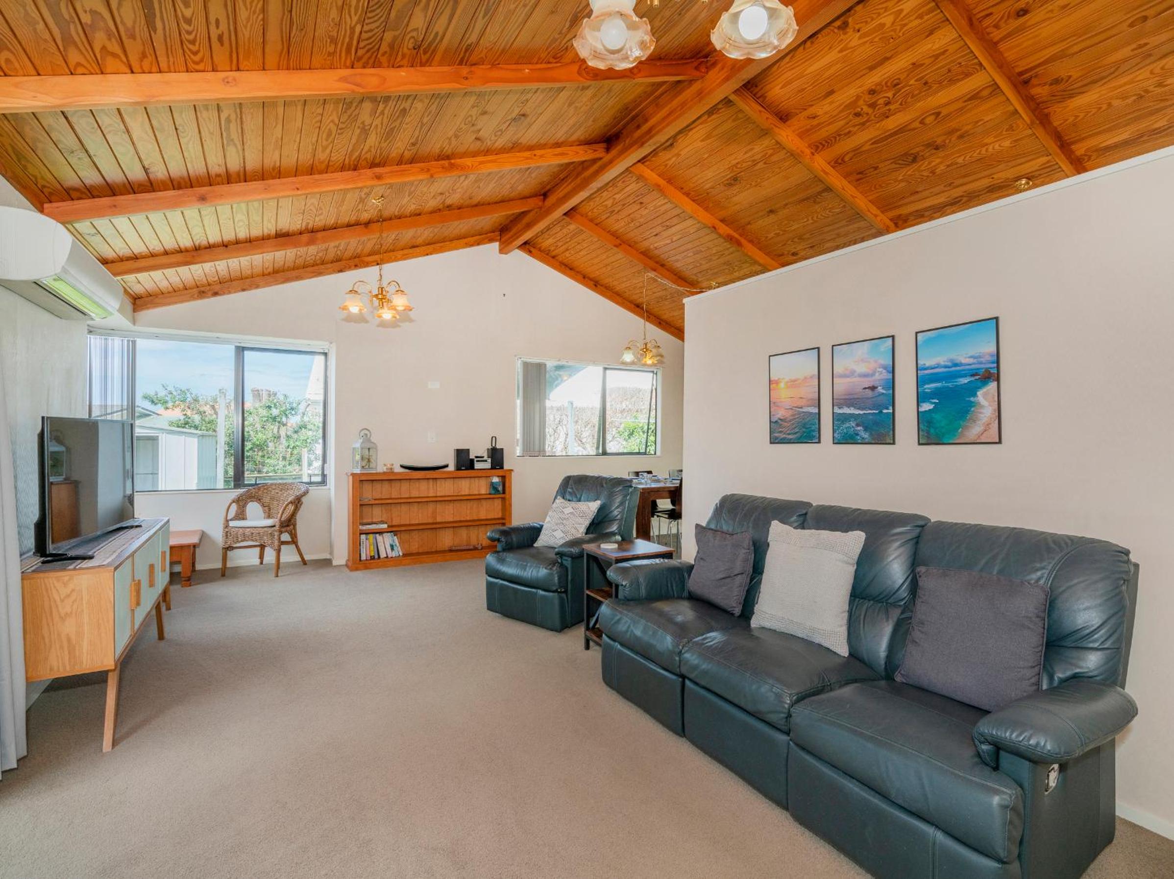 Treasure on Chestnut - Tairua Holiday Home view 5