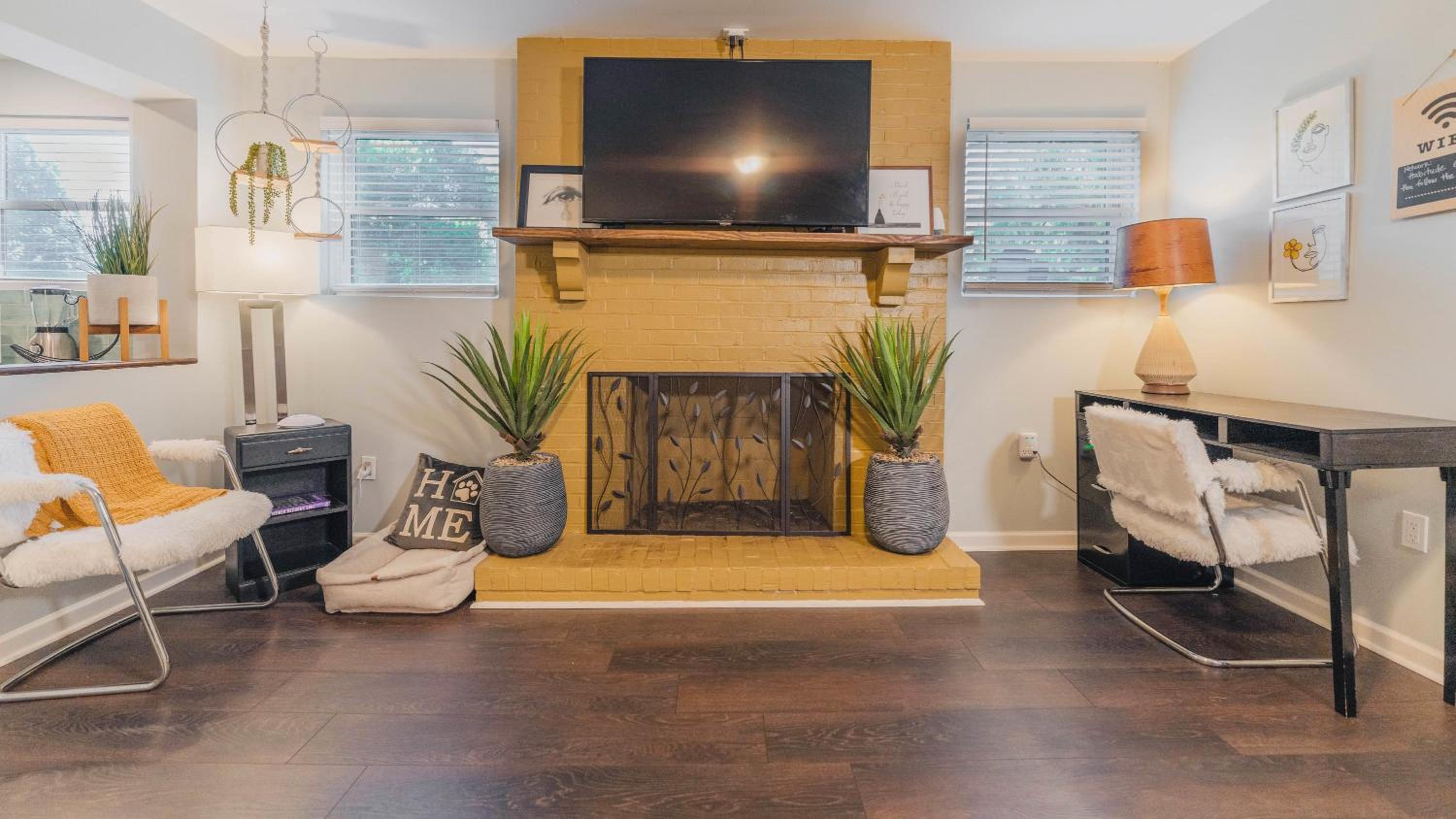King bed open floorplan in heart of Bham view 2
