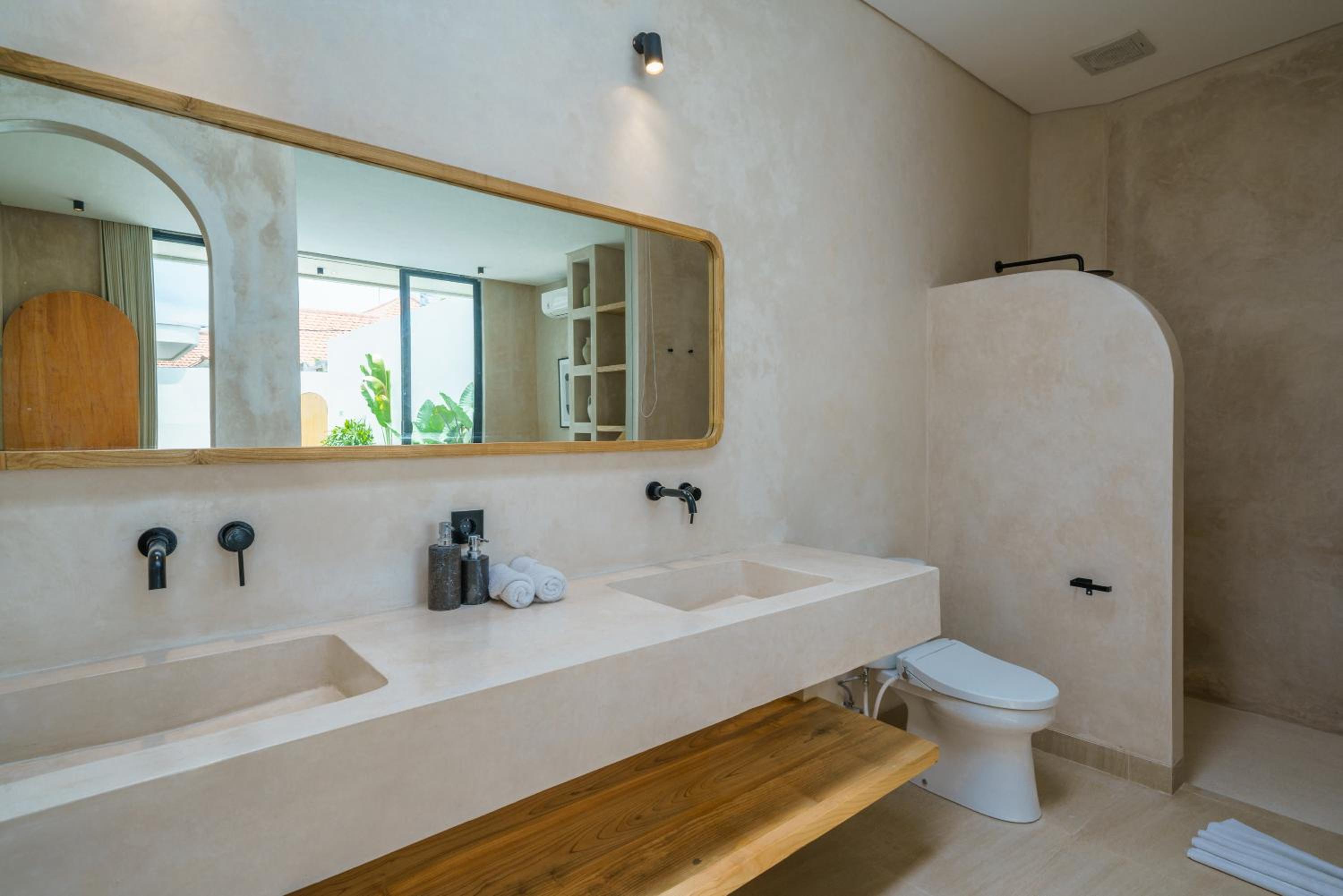 Villa Leros - Modern Chic 2BR Mediterranean Villa in Canggu!