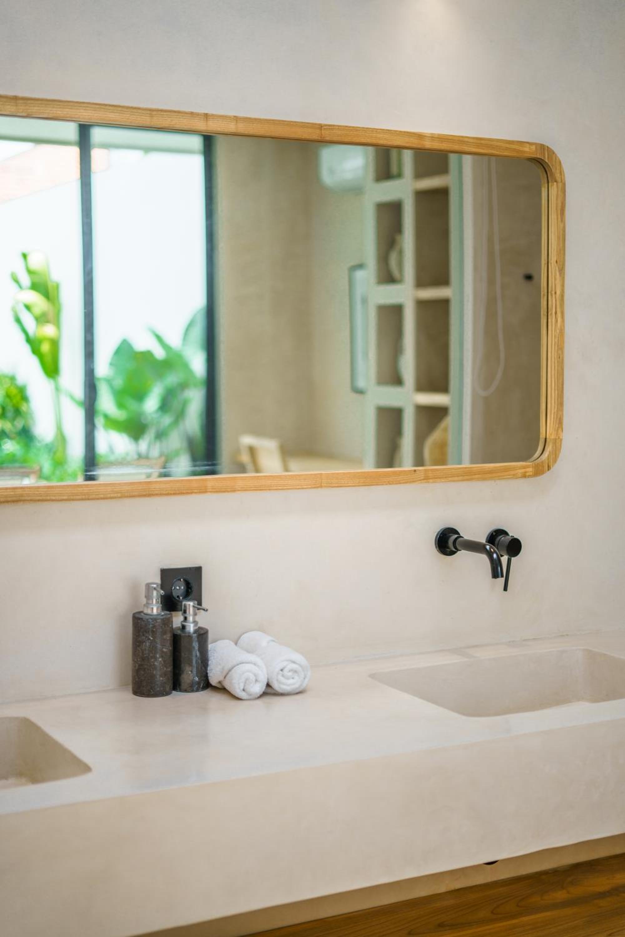 Villa Leros - Modern Chic 2BR Mediterranean Villa in Canggu!
