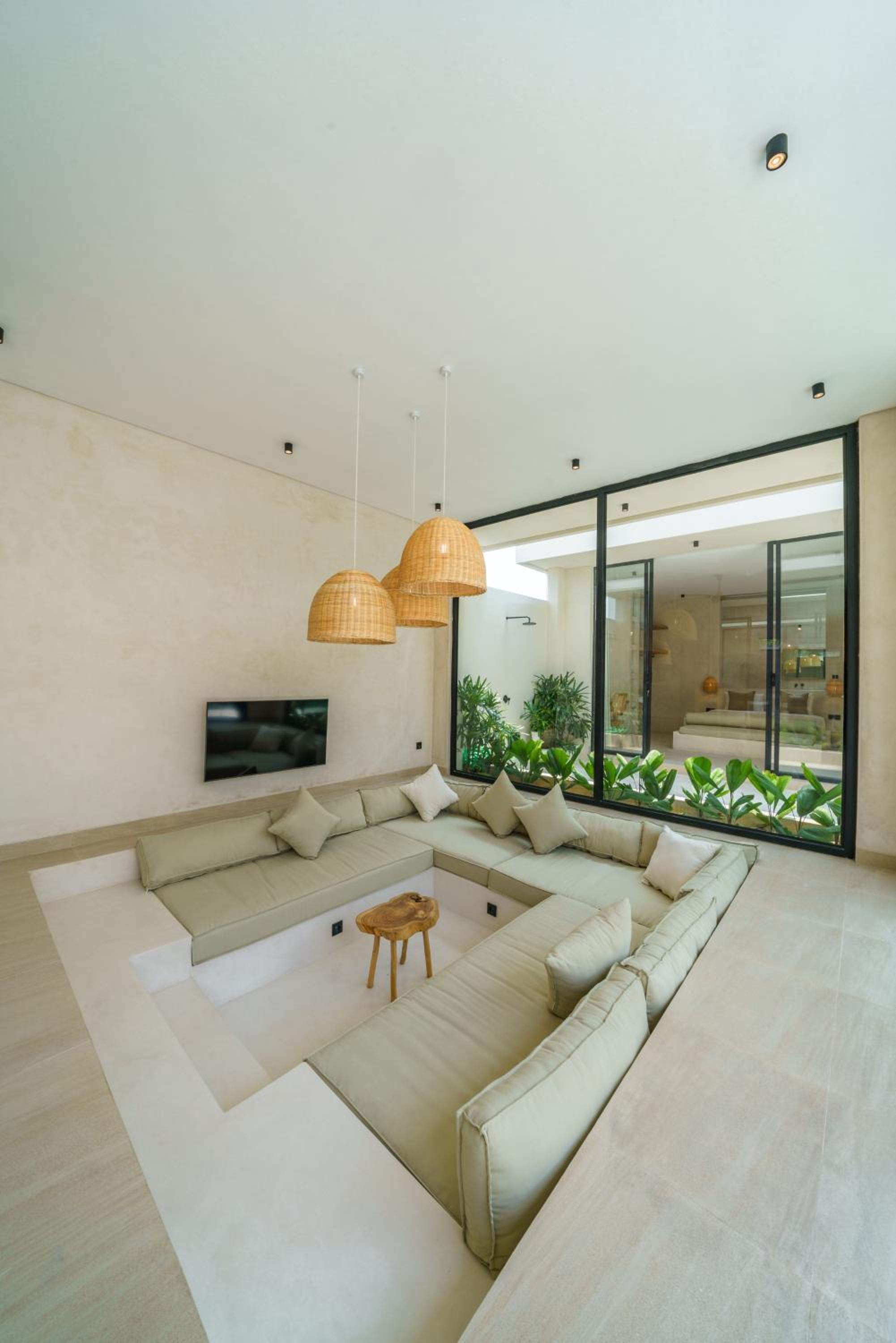 Villa Leros - Modern Chic 2BR Mediterranean Villa in Canggu!
