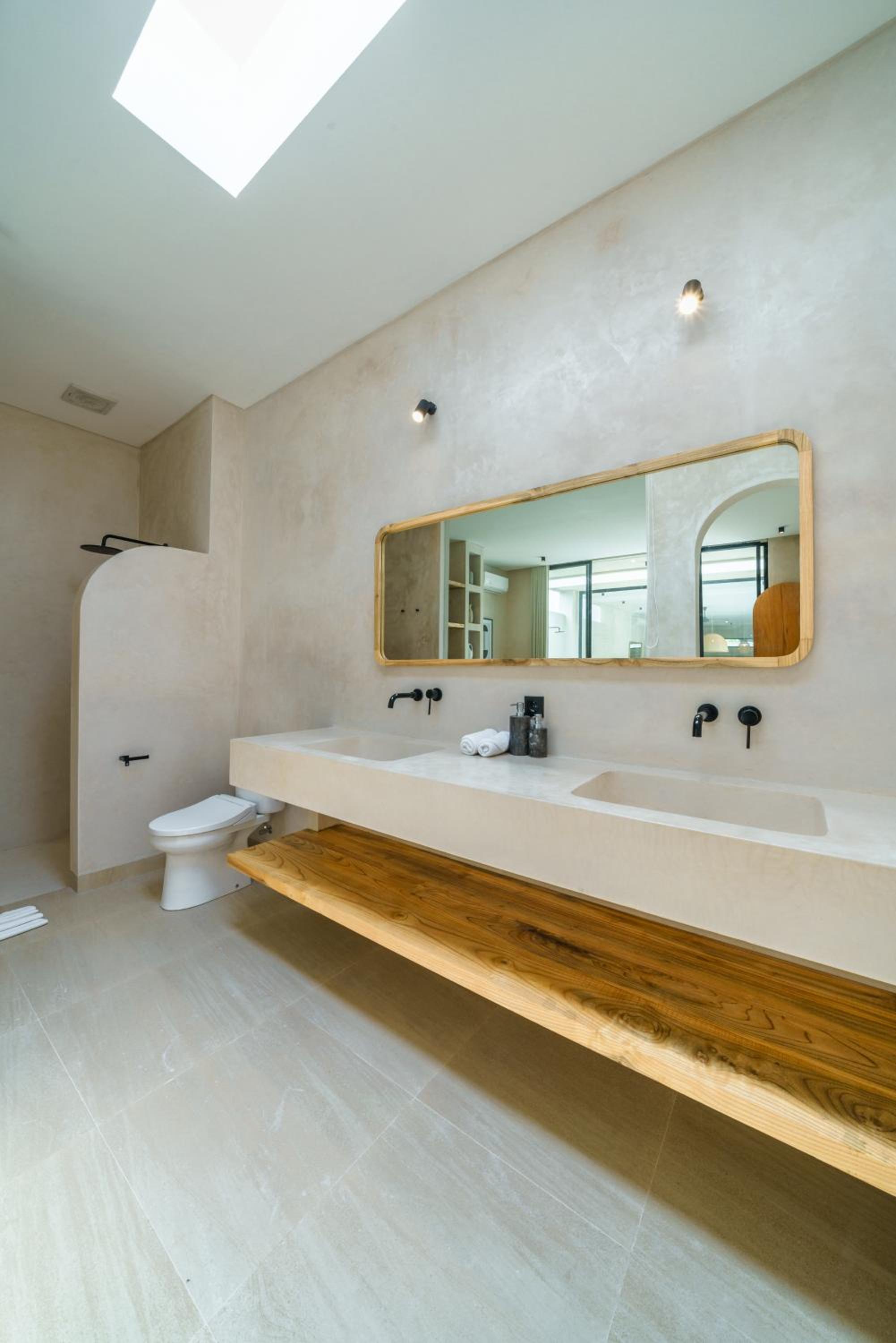 Villa Leros - Modern Chic 2BR Mediterranean Villa in Canggu!