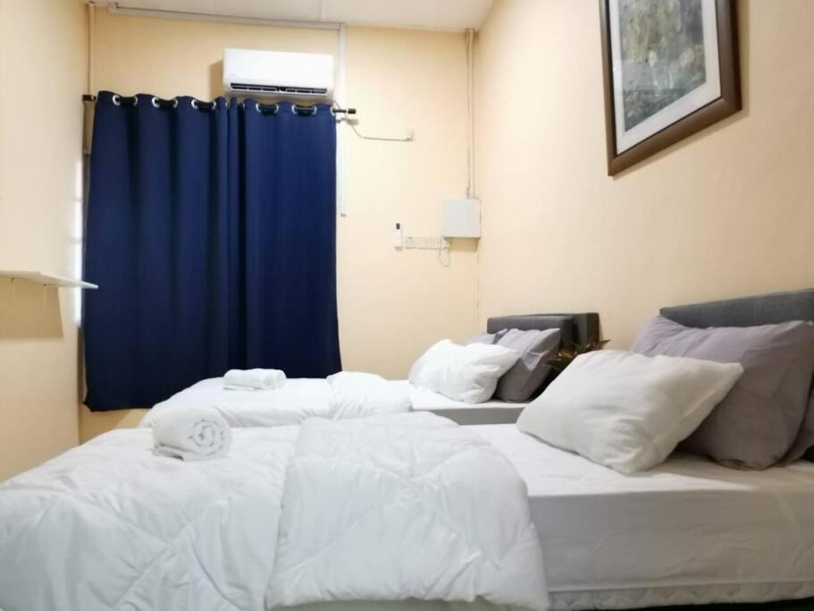 UIA Younee Kuantan Homestay 3R2B 9pax 5 min to town photo 3