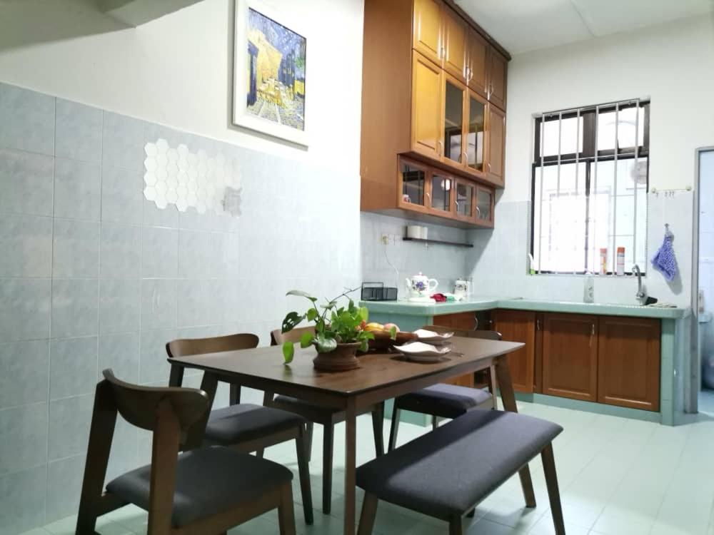 UIA Younee Kuantan Homestay 3R2B 9pax 5 min to town photo 5