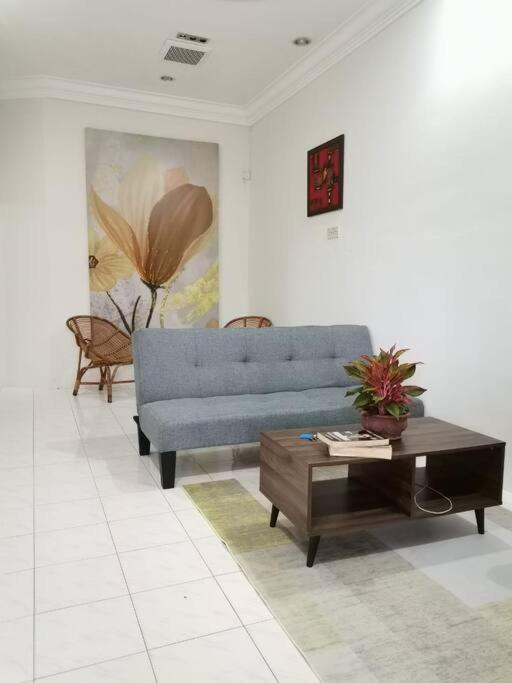 UIA Younee Kuantan Homestay 3R2B 9pax 5 min to town photo 1