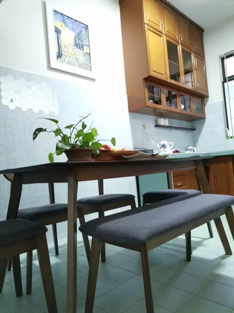 UIA Younee Kuantan Homestay 3R2B 9pax 5 min to town