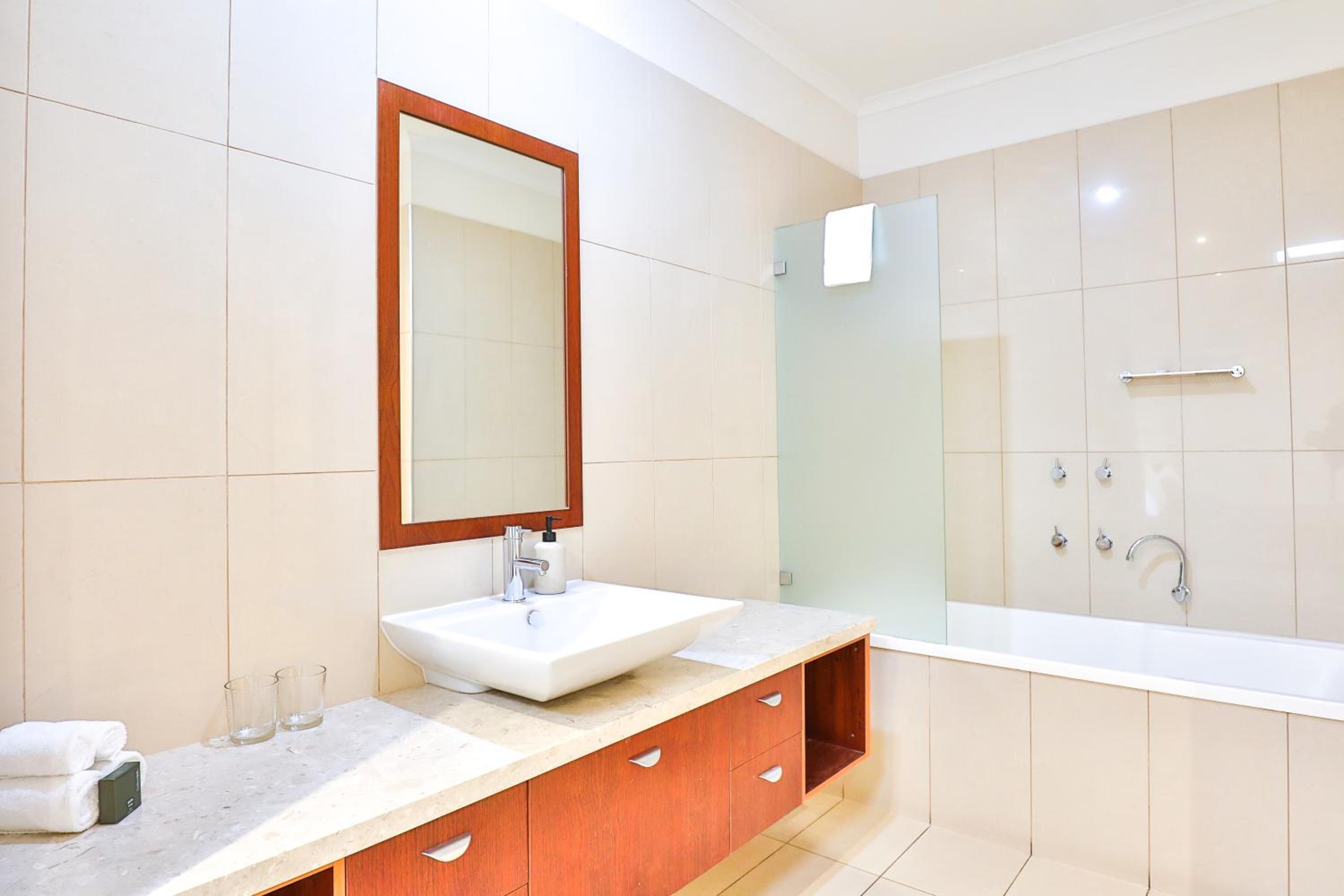 Indulge Apartments - Langtree view 4