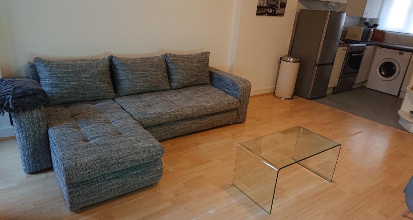 Bright, Nice Interior, Close to the City, 2 Bedroom Apartment