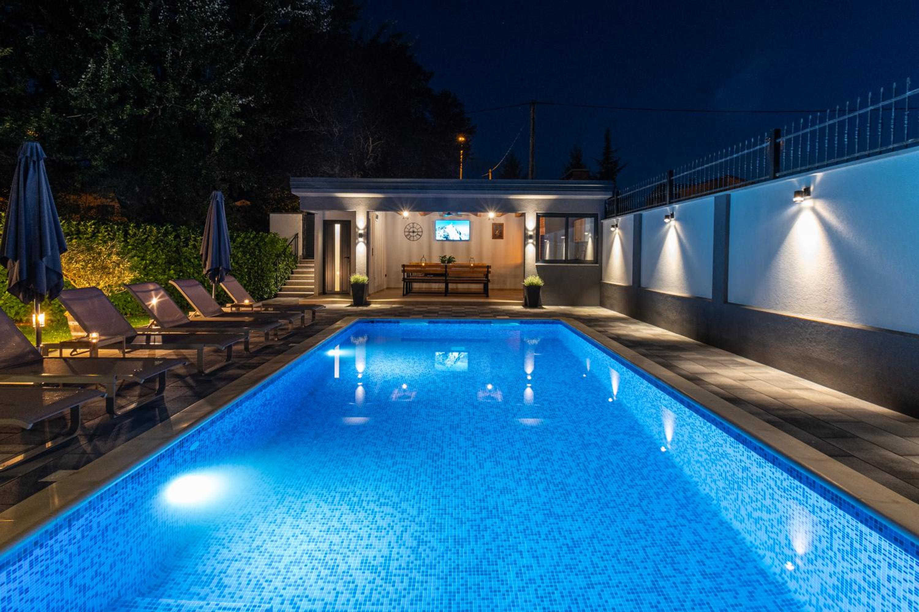The Oasis - Family-Friendly Holiday Home with Heated Pool view 4