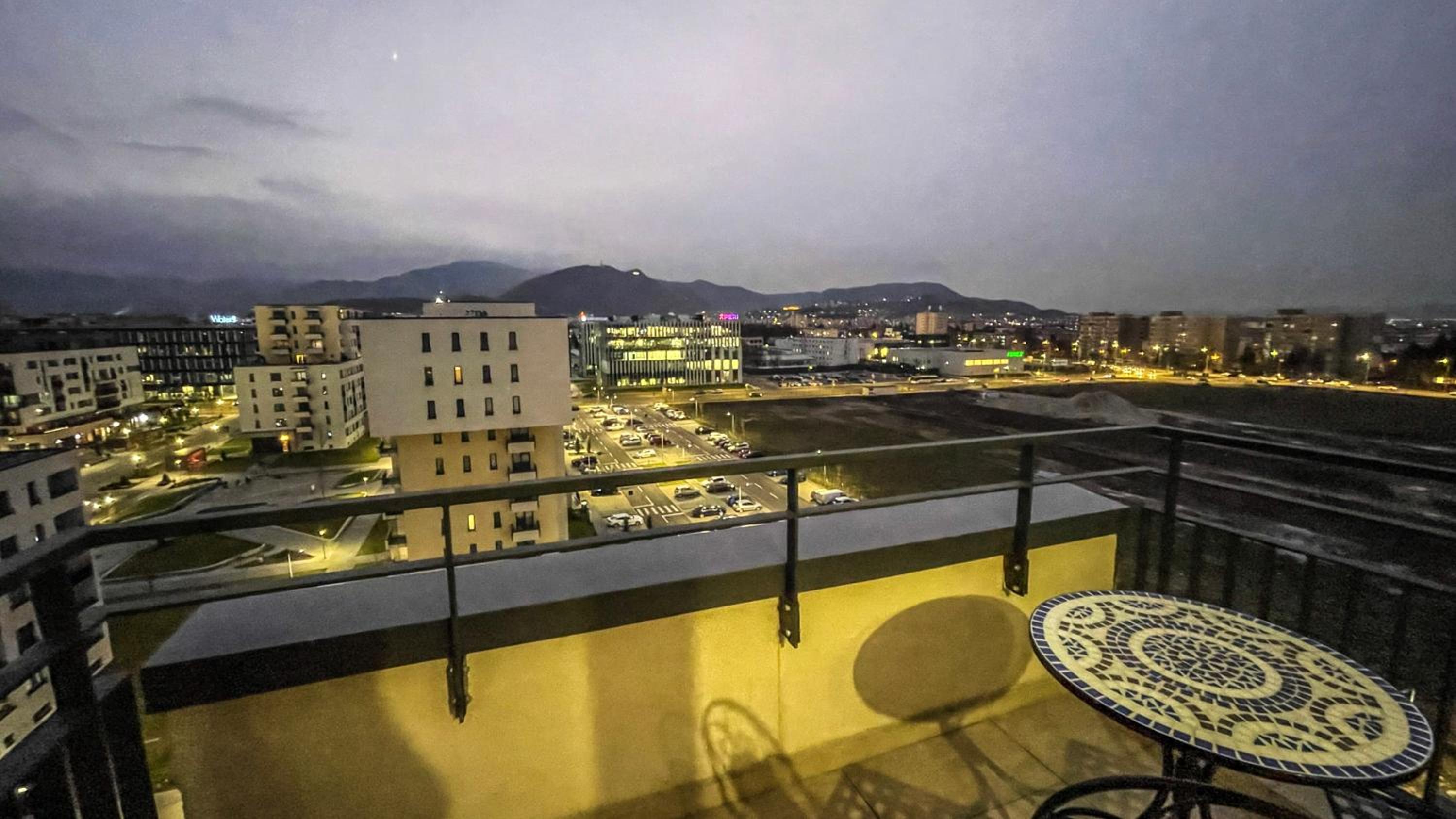 DreamView Apartment with private parking