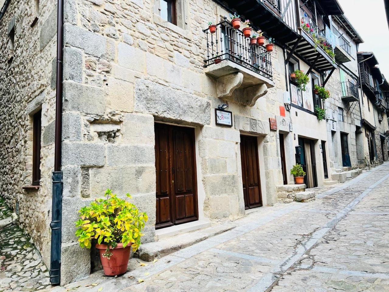 Apartamentos Raíces