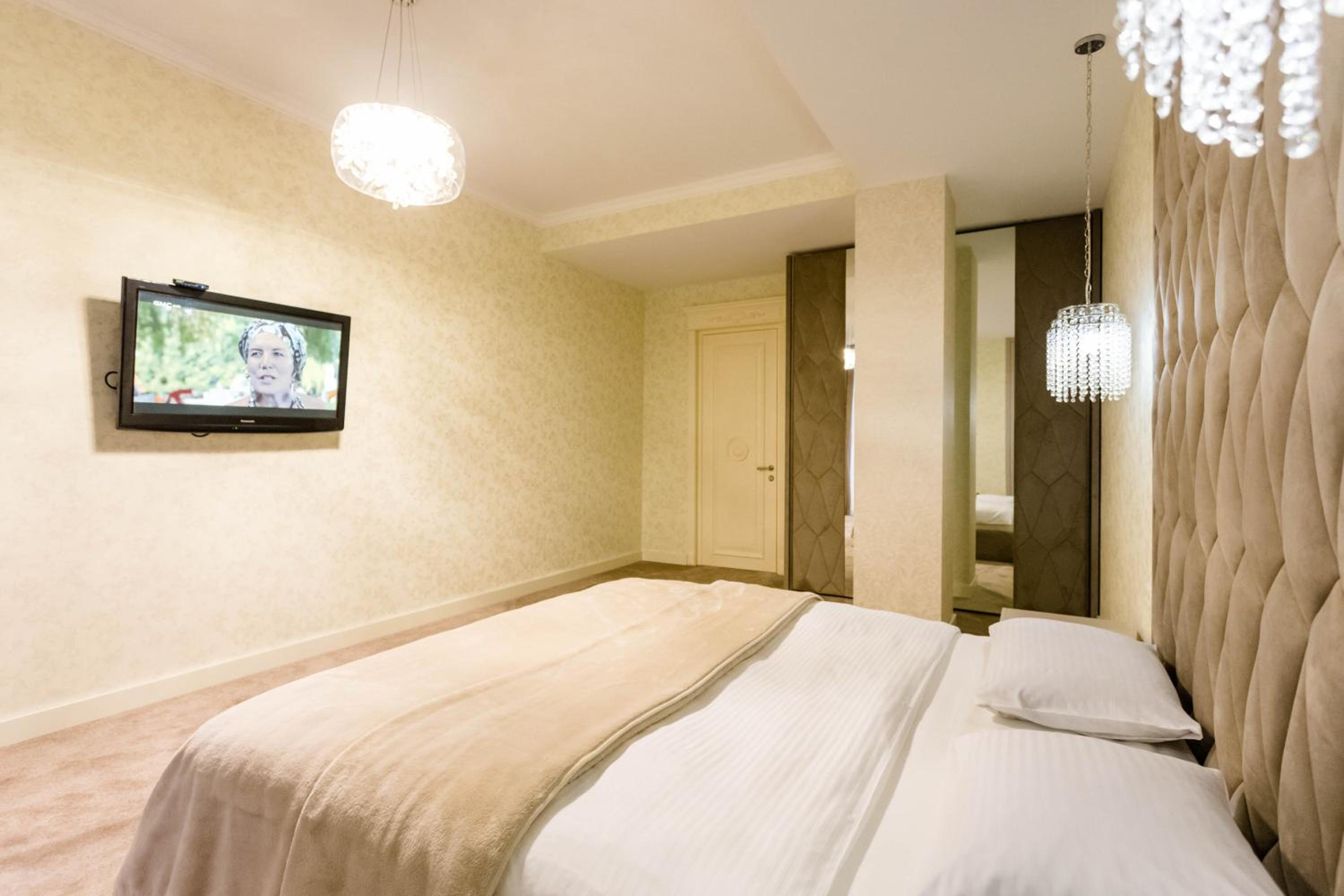 Luxury Landing IV view 5