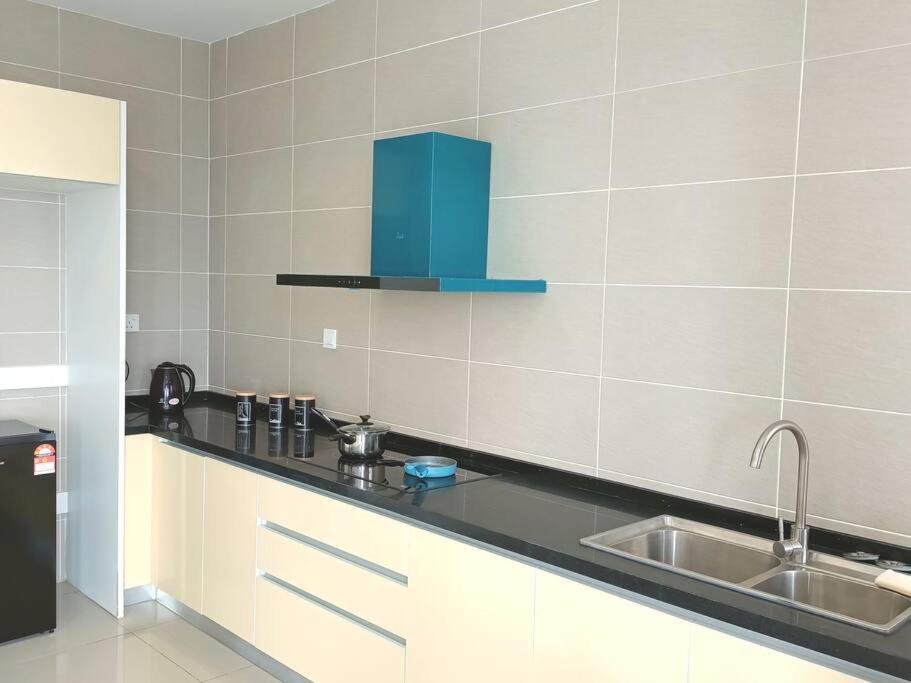 D'Pristine 1BR walking to Legoland Netflix by STAY photo 2