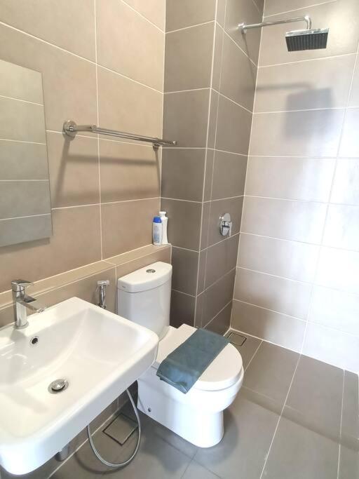 D'Pristine 2BR walking to Legoland Netflix by STAY photo 3