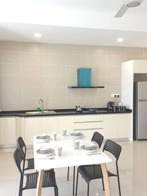 D'Pristine 2BR walking to Legoland Netflix by STAY photo 5