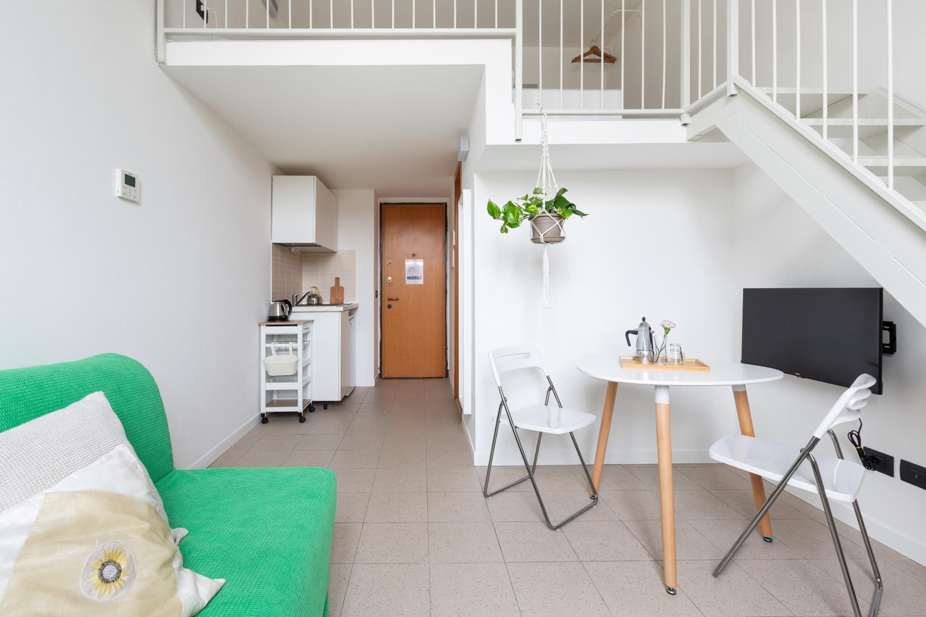 GuestHost - Central Studio APTS Milano-Corso Magenta